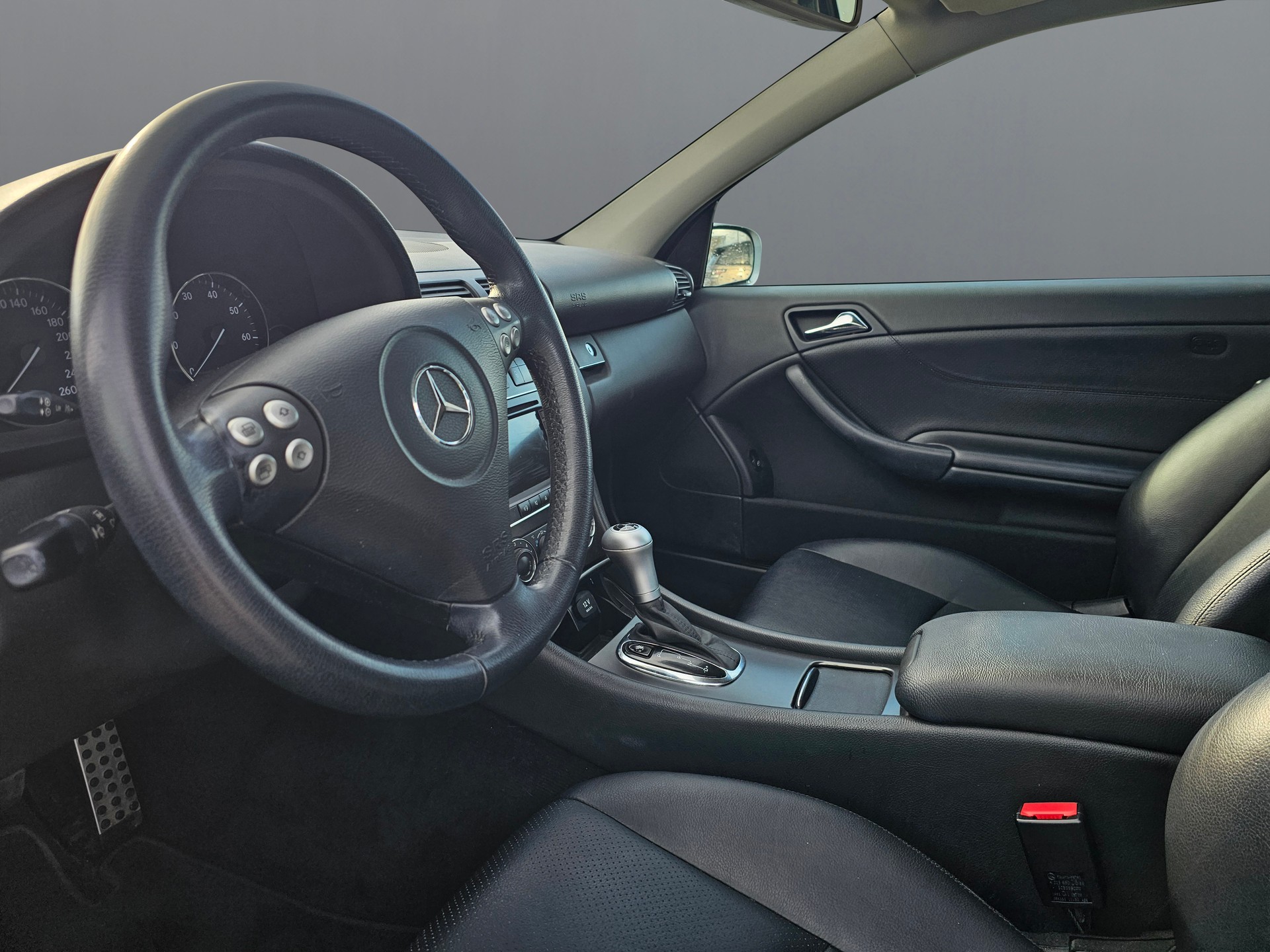 MERCEDES-BENZ C 180 K Sport Edition-image-9