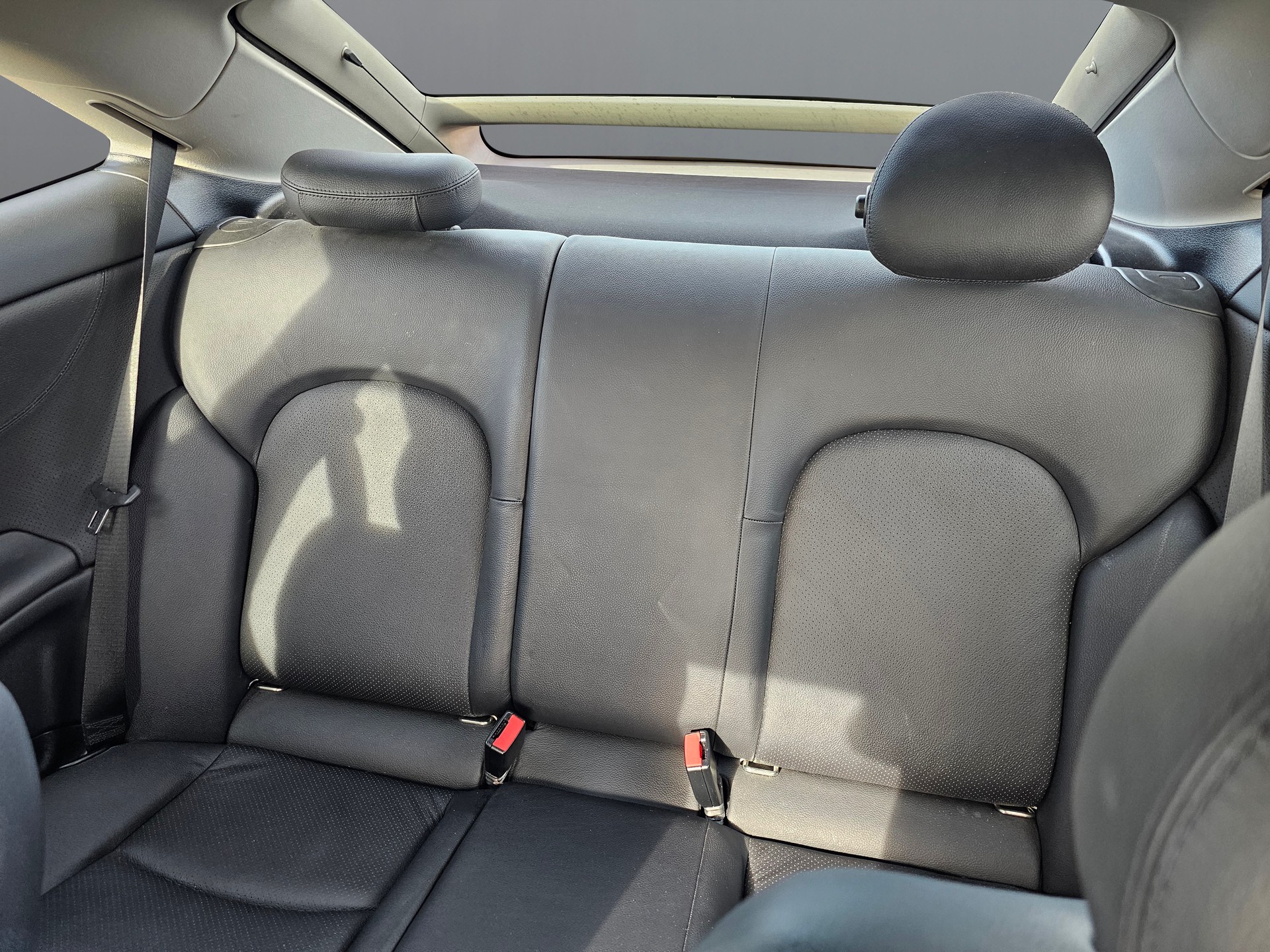 MERCEDES-BENZ C 180 K Sport Edition-image-12