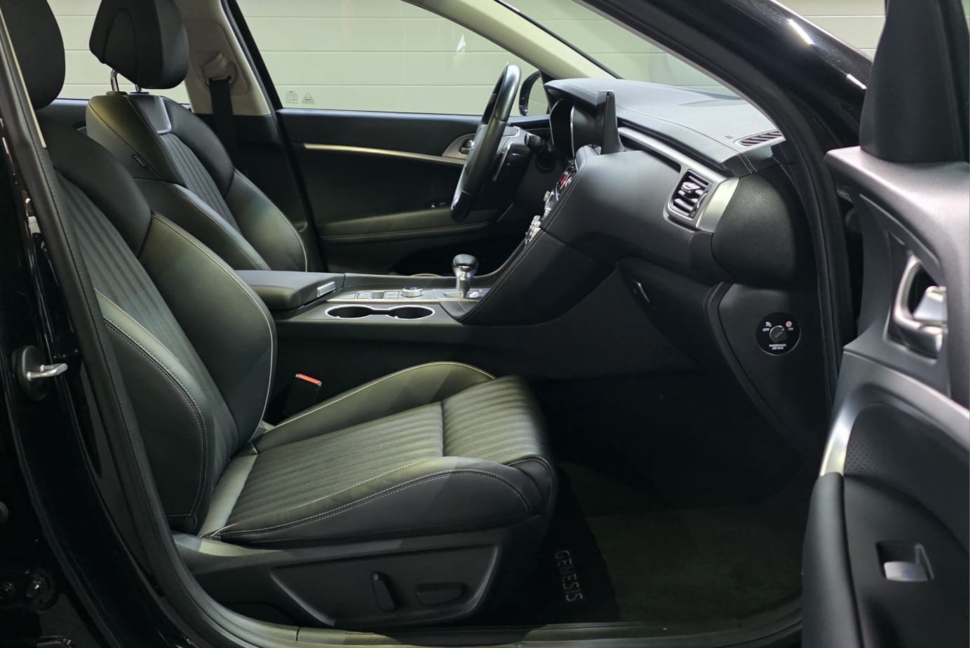 GENESIS G70 2.2 CRDI Luxury AT8 AWD-image-8
