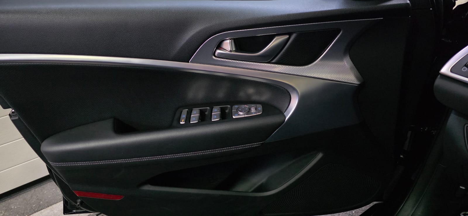 GENESIS G70 2.2 CRDI Luxury AT8 AWD-image-15