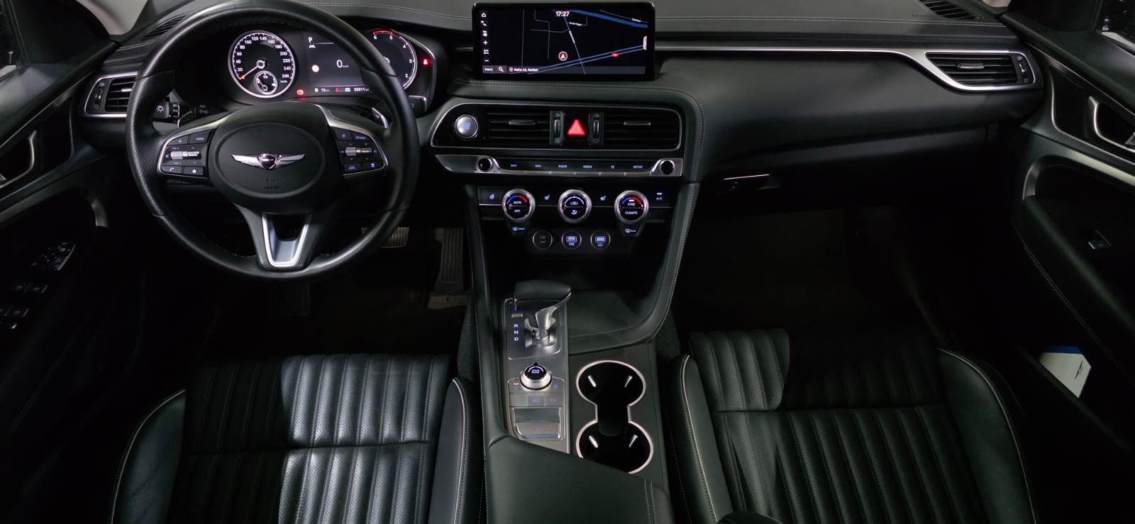 GENESIS G70 2.2 CRDI Luxury AT8 AWD-image-12