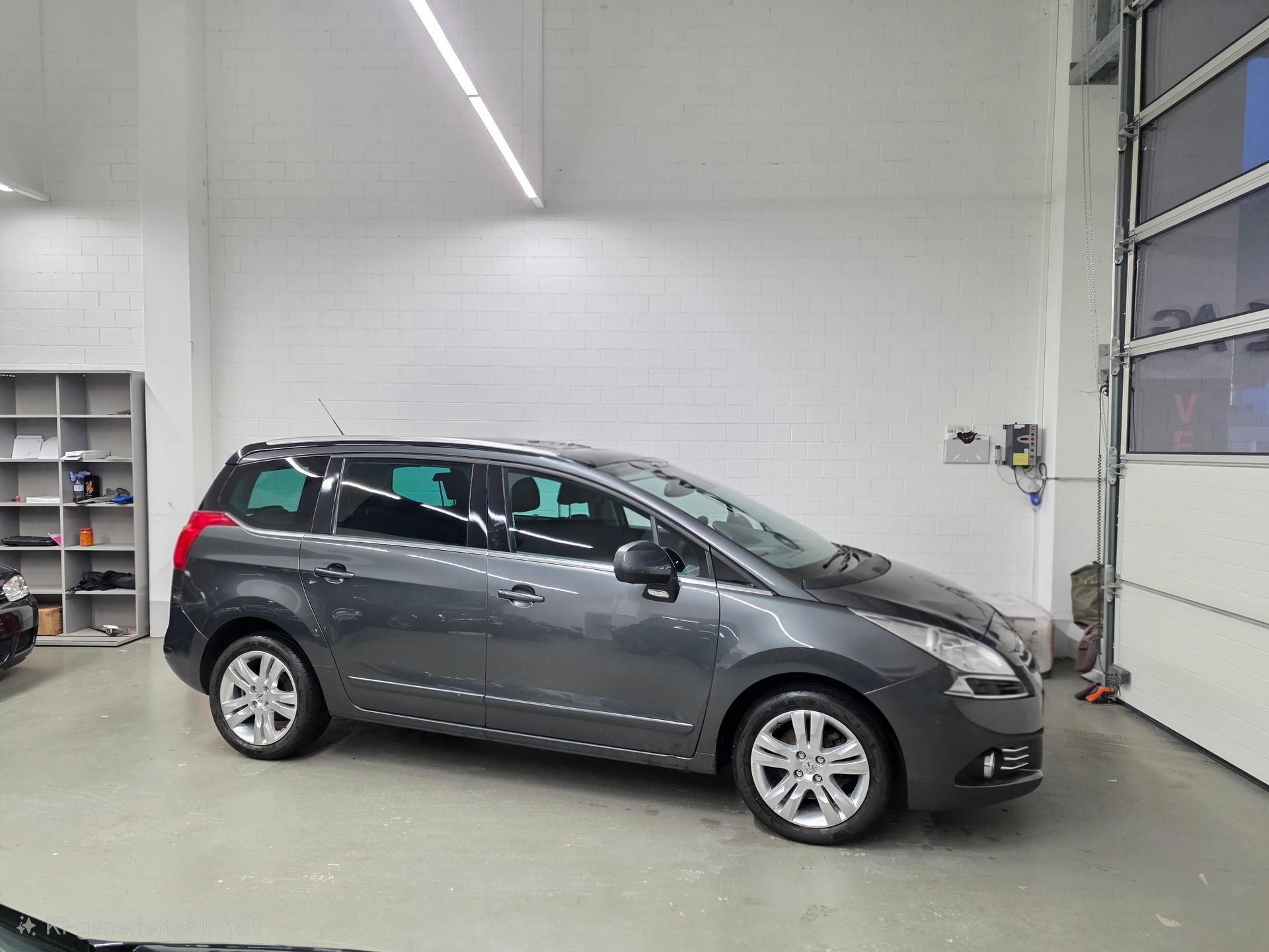 PEUGEOT 5008 1.6 16V T Sport Pack-showroom-element-1