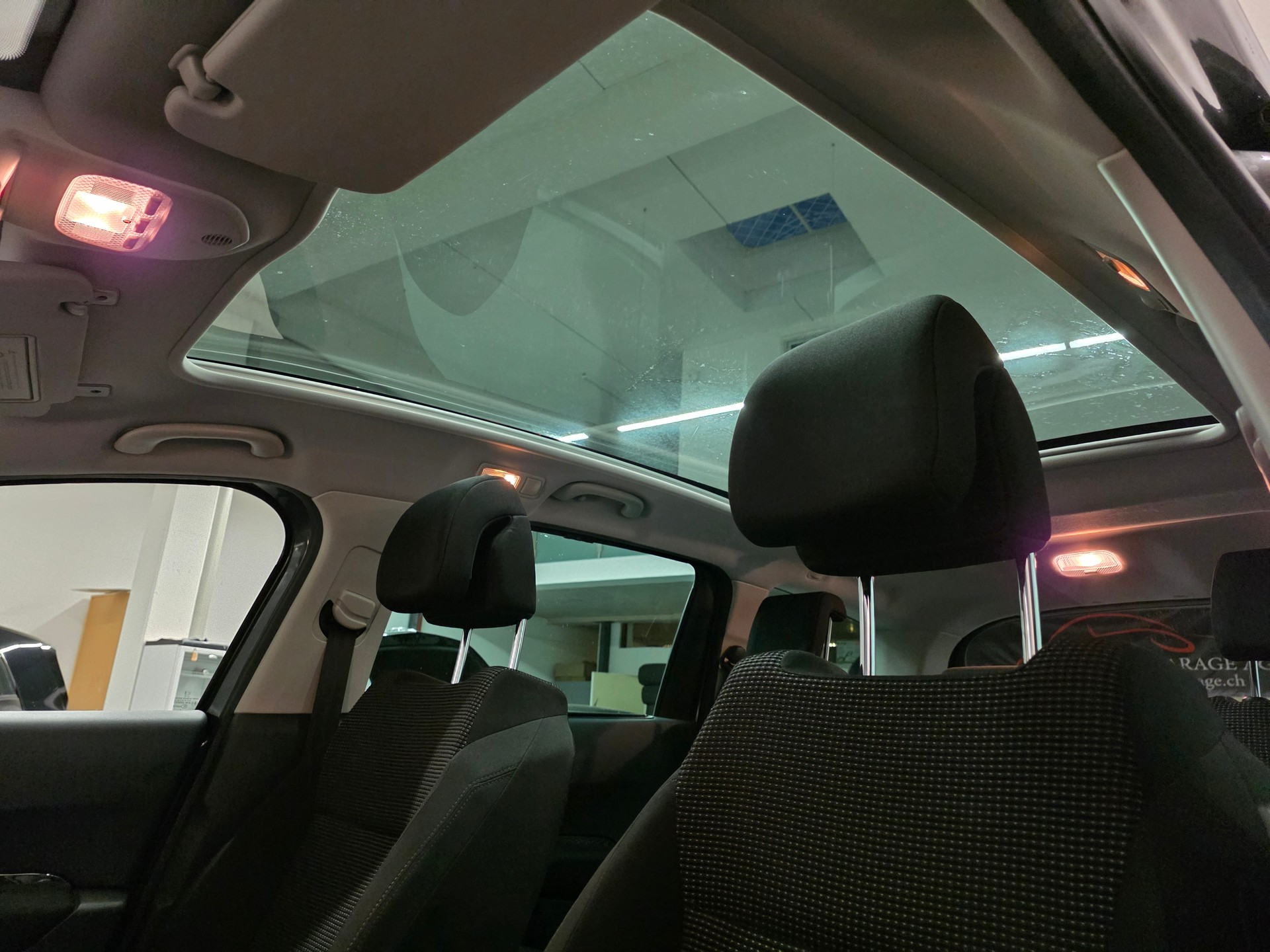 PEUGEOT 5008 1.6 16V T Sport Pack-image-12