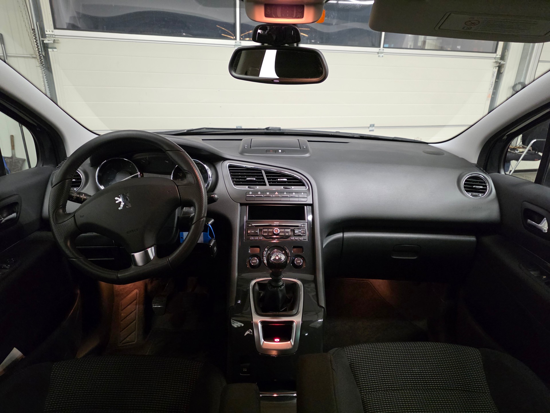 PEUGEOT 5008 1.6 16V T Sport Pack-image-5