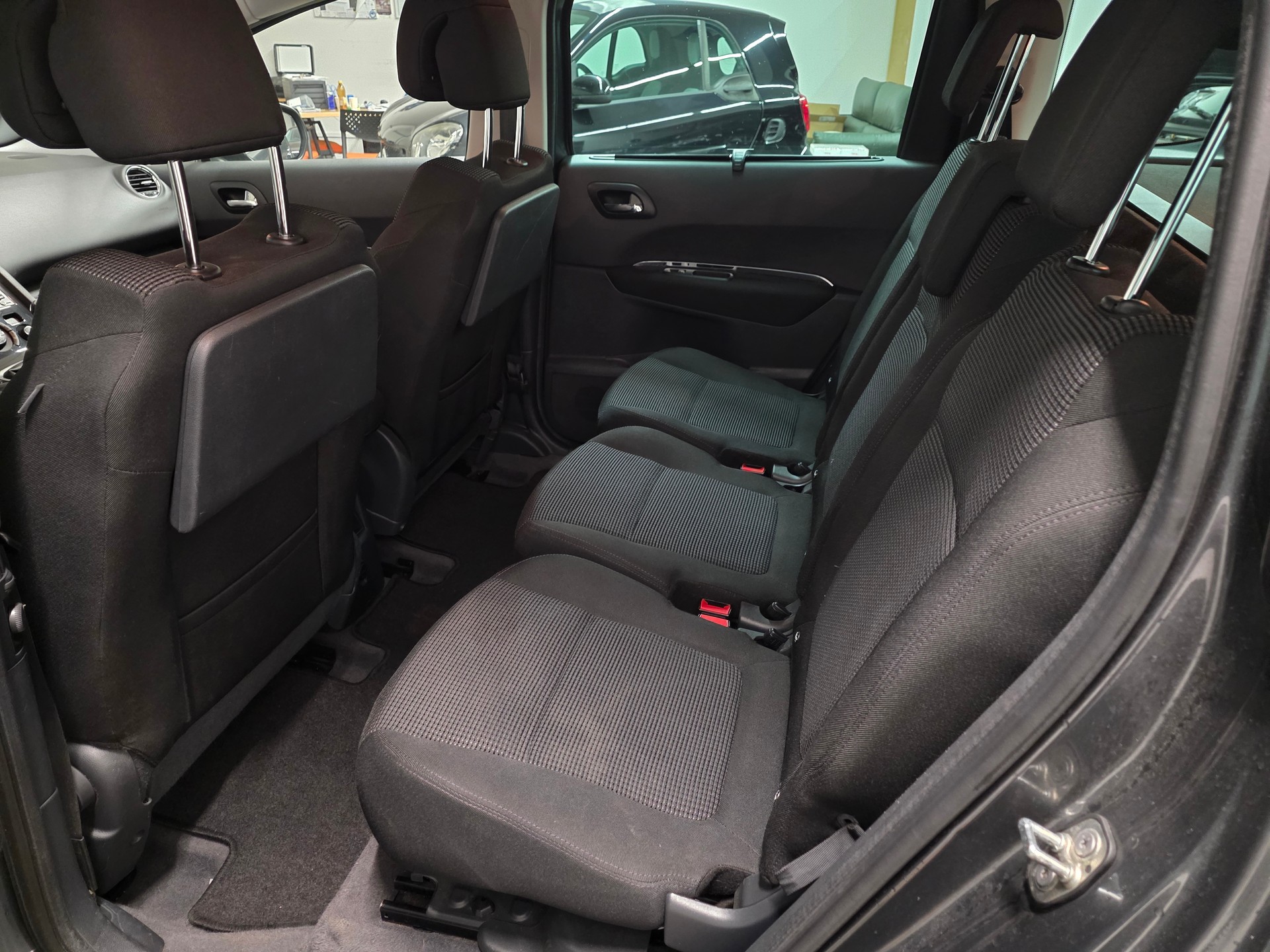 PEUGEOT 5008 1.6 16V T Sport Pack-image-4