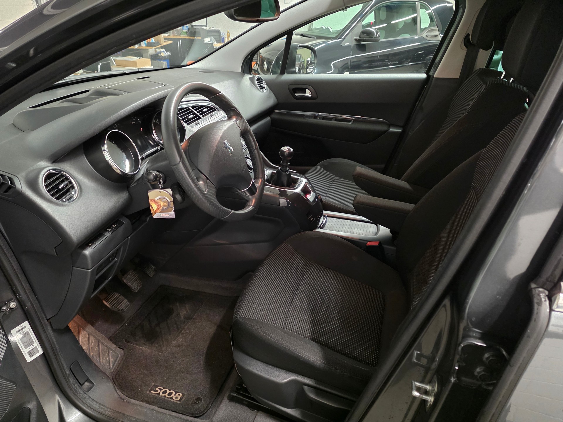 PEUGEOT 5008 1.6 16V T Sport Pack-showroom-element-3