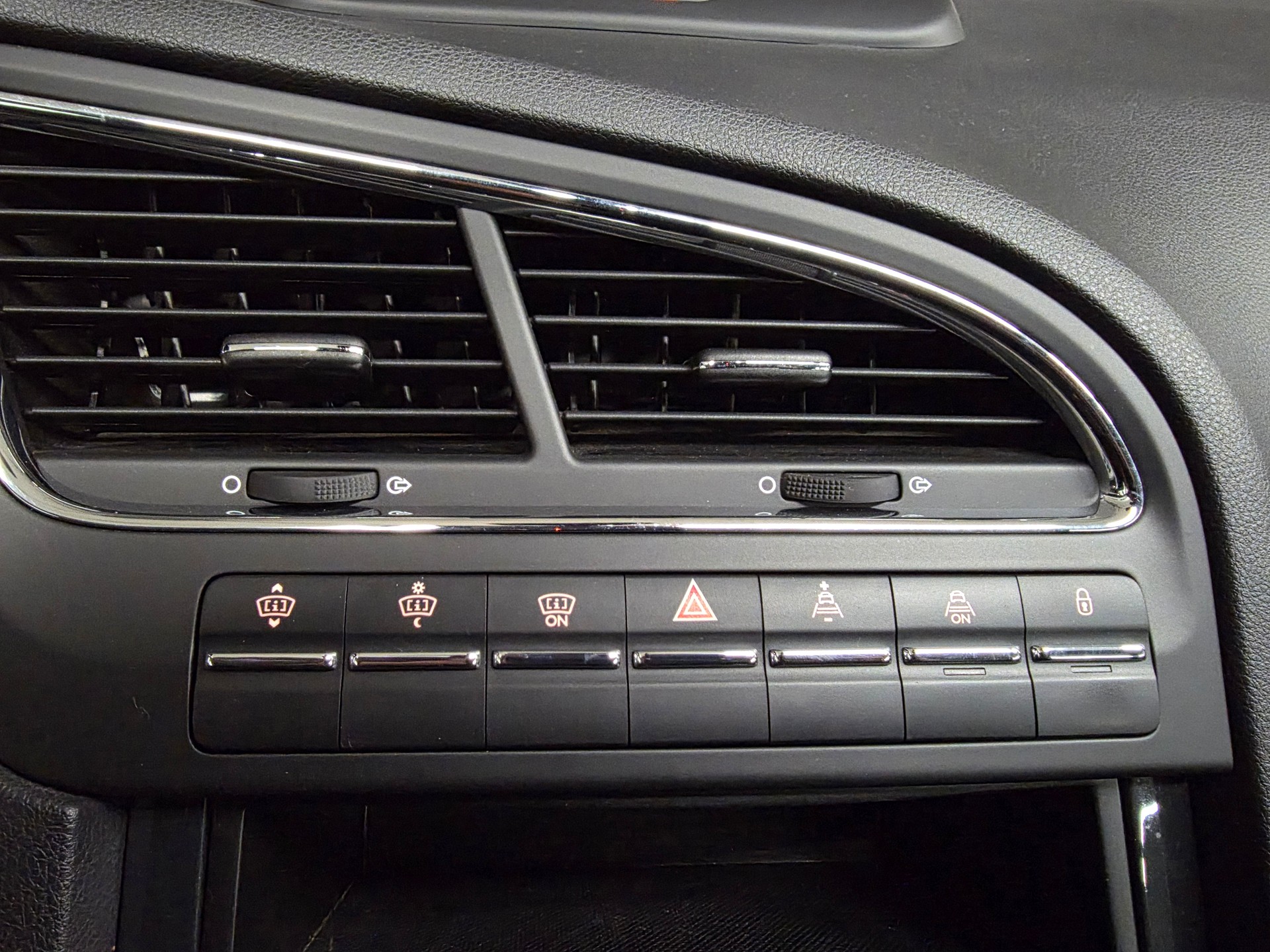 PEUGEOT 5008 1.6 16V T Sport Pack-image-10