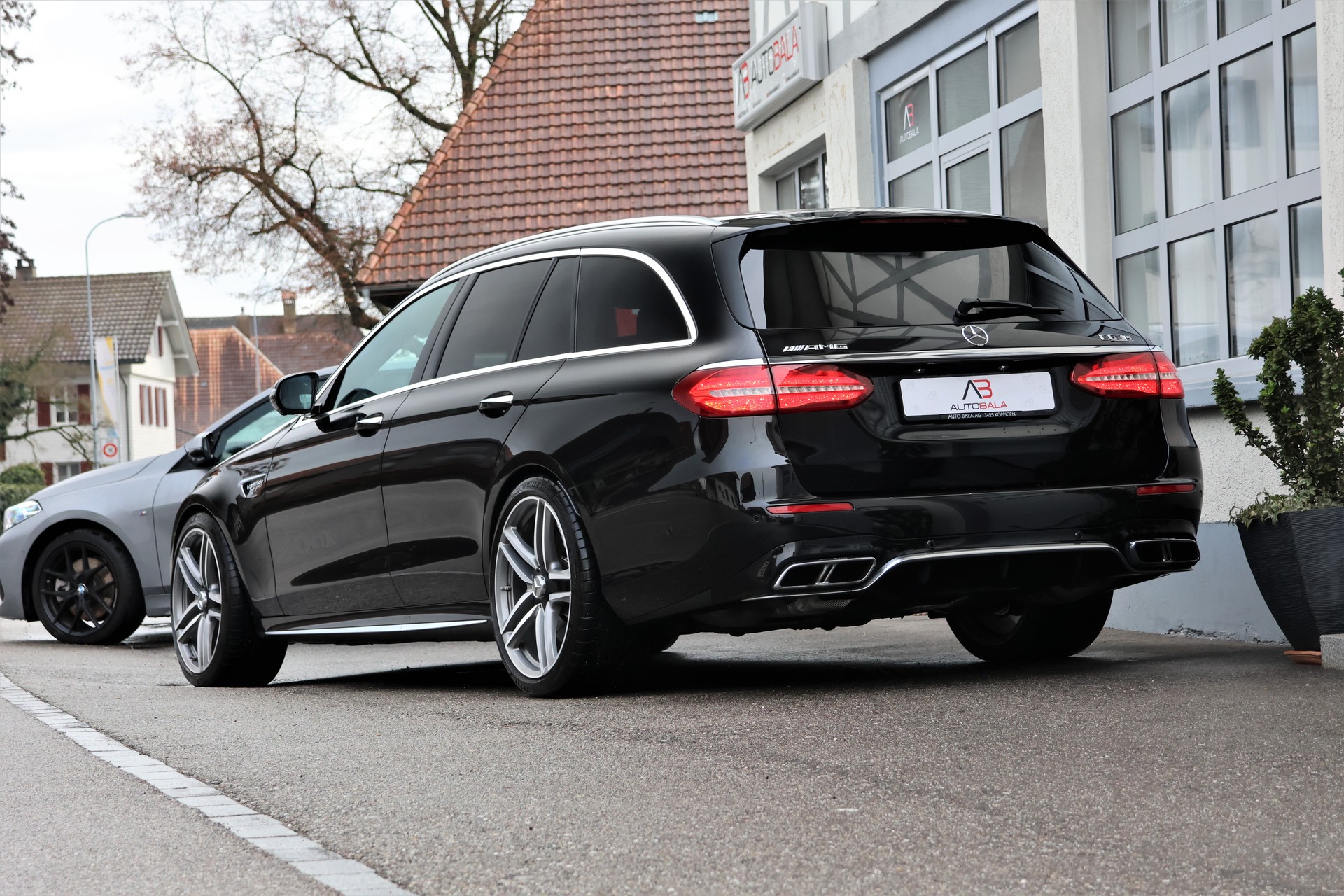 MERCEDES-BENZ E 63 AMG S 4 Matic 9G-Tronic (CH)-showroom-element-2