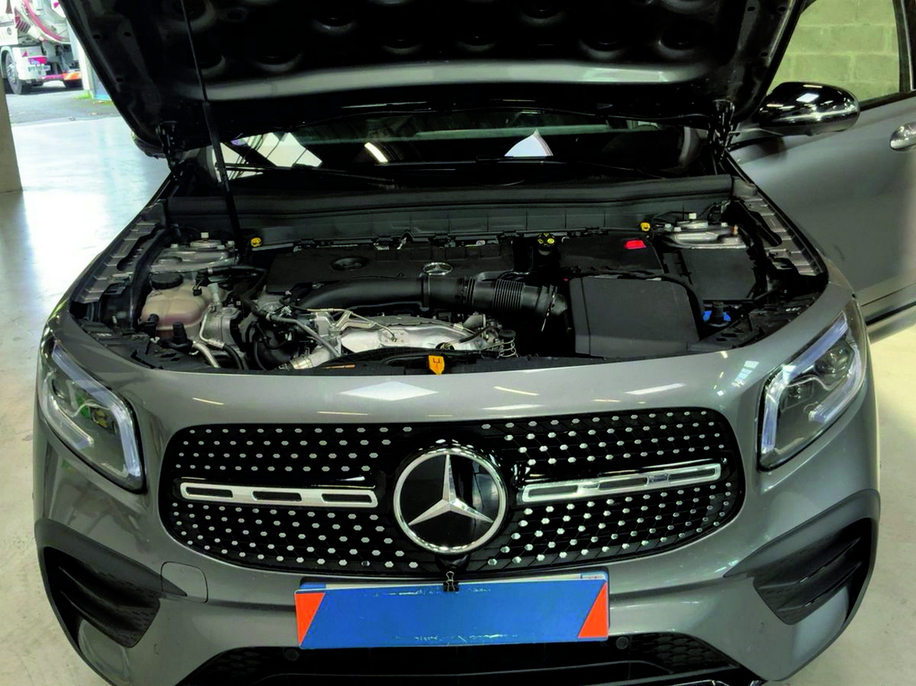 MERCEDES-BENZ GLB 250 4Matic AMG Line 8G-Tronic-image-1