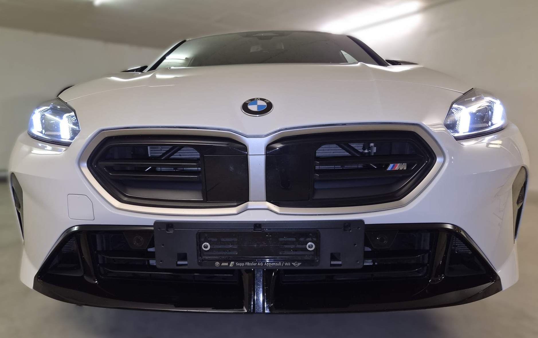 BMW M135 xDrive-showroom-element-2