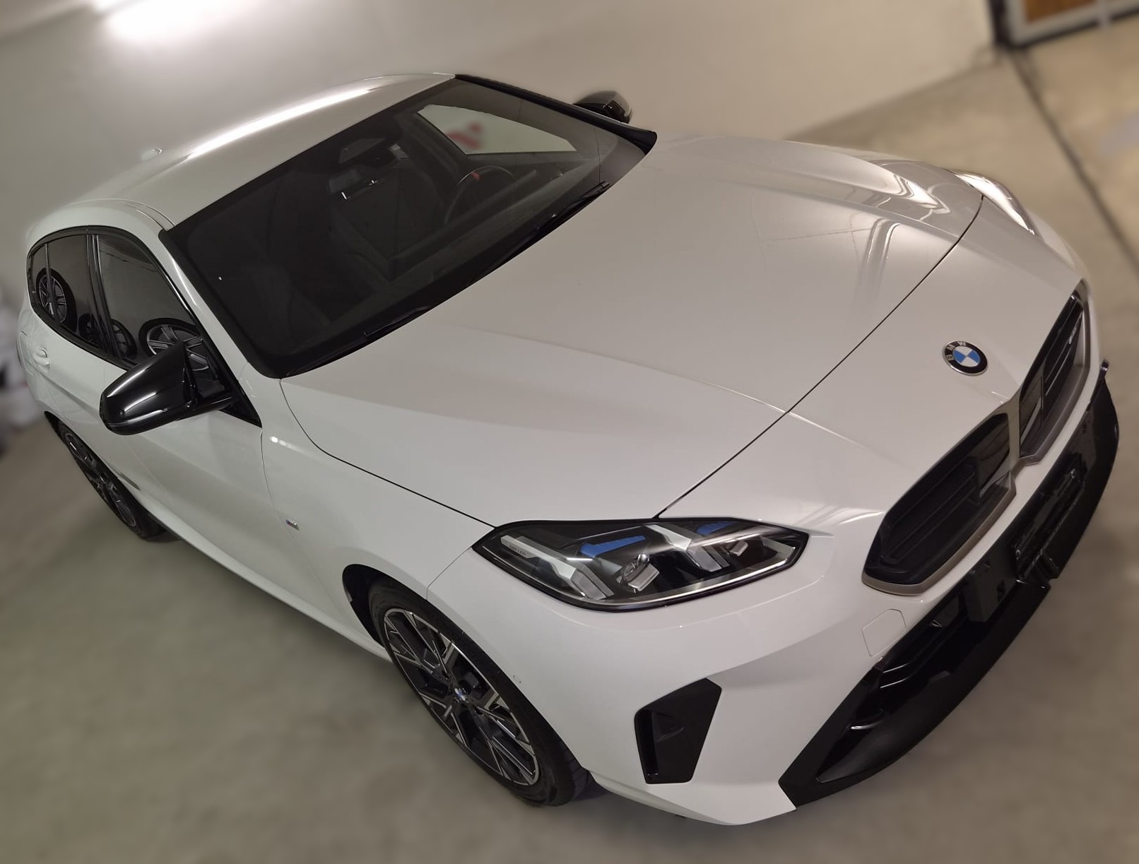 BMW M135 xDrive-showroom-element-3