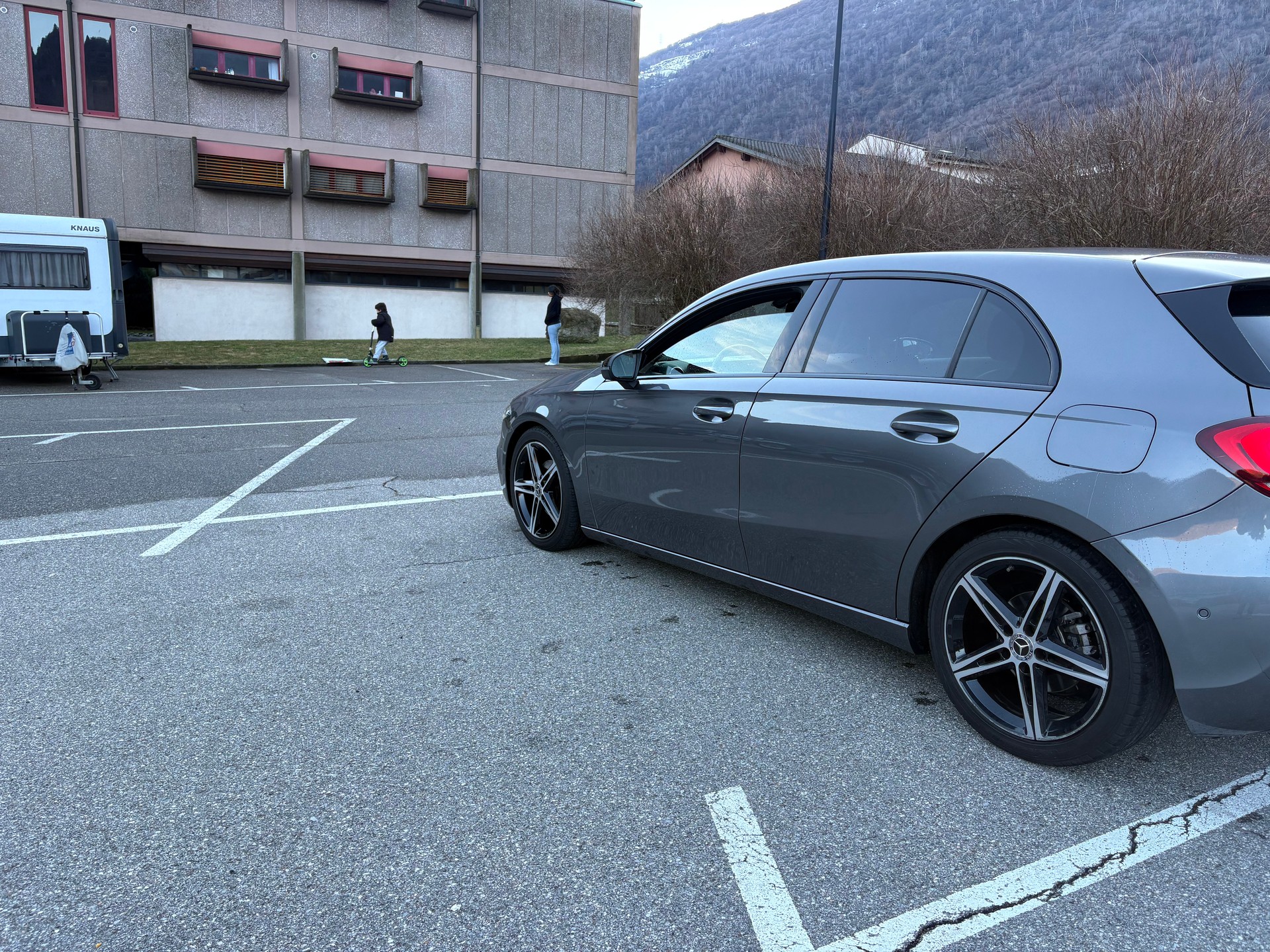 MERCEDES-BENZ A 180 d-image-2
