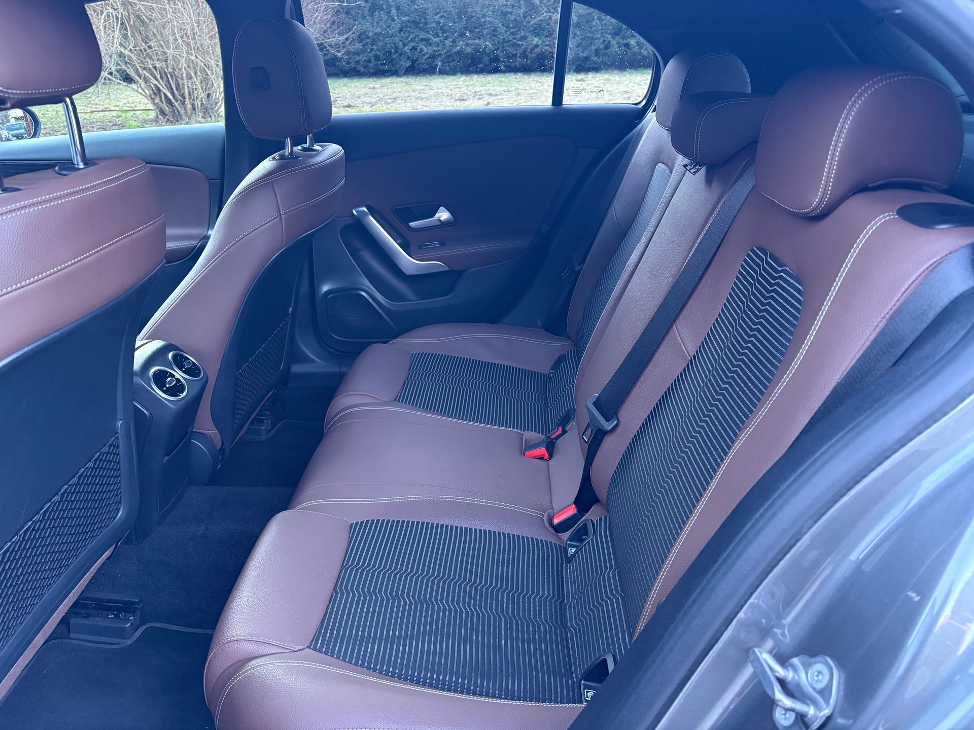 MERCEDES-BENZ A 180 d-image-10
