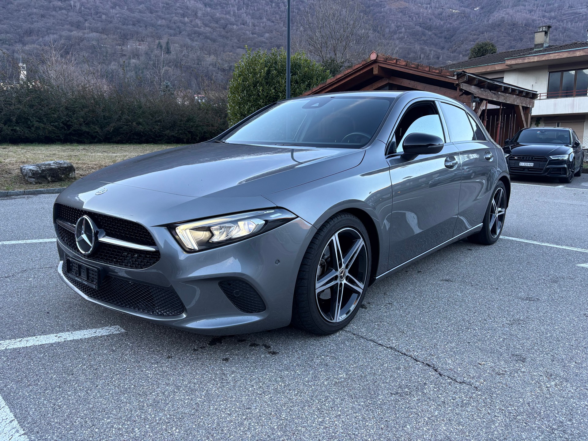 MERCEDES-BENZ A 180 d