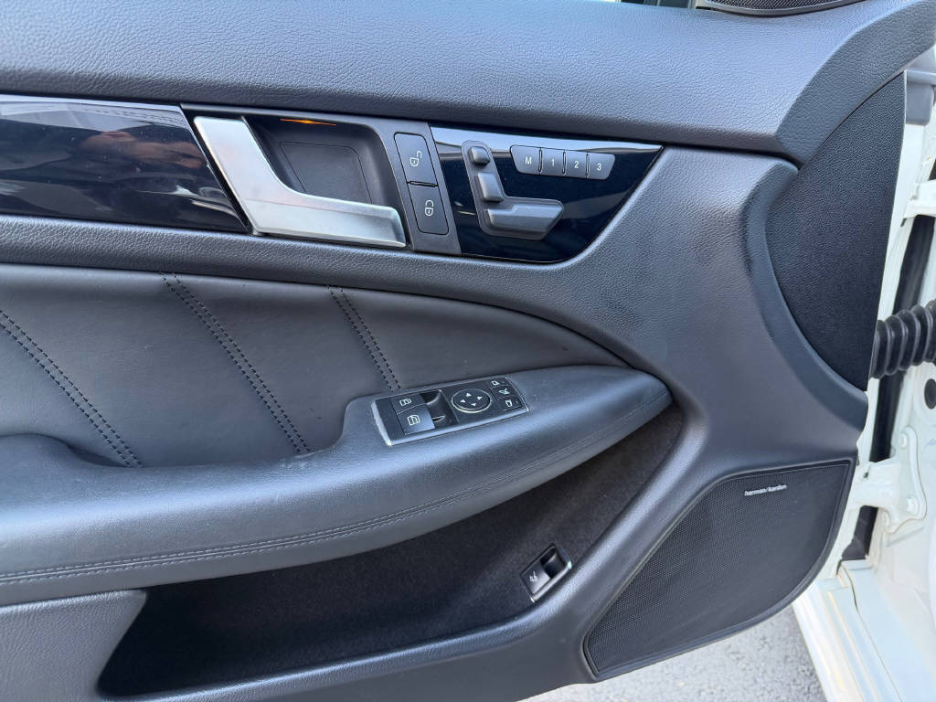 MERCEDES-BENZ C 63 V8 AMG Coupé - 507 Edition-image-23