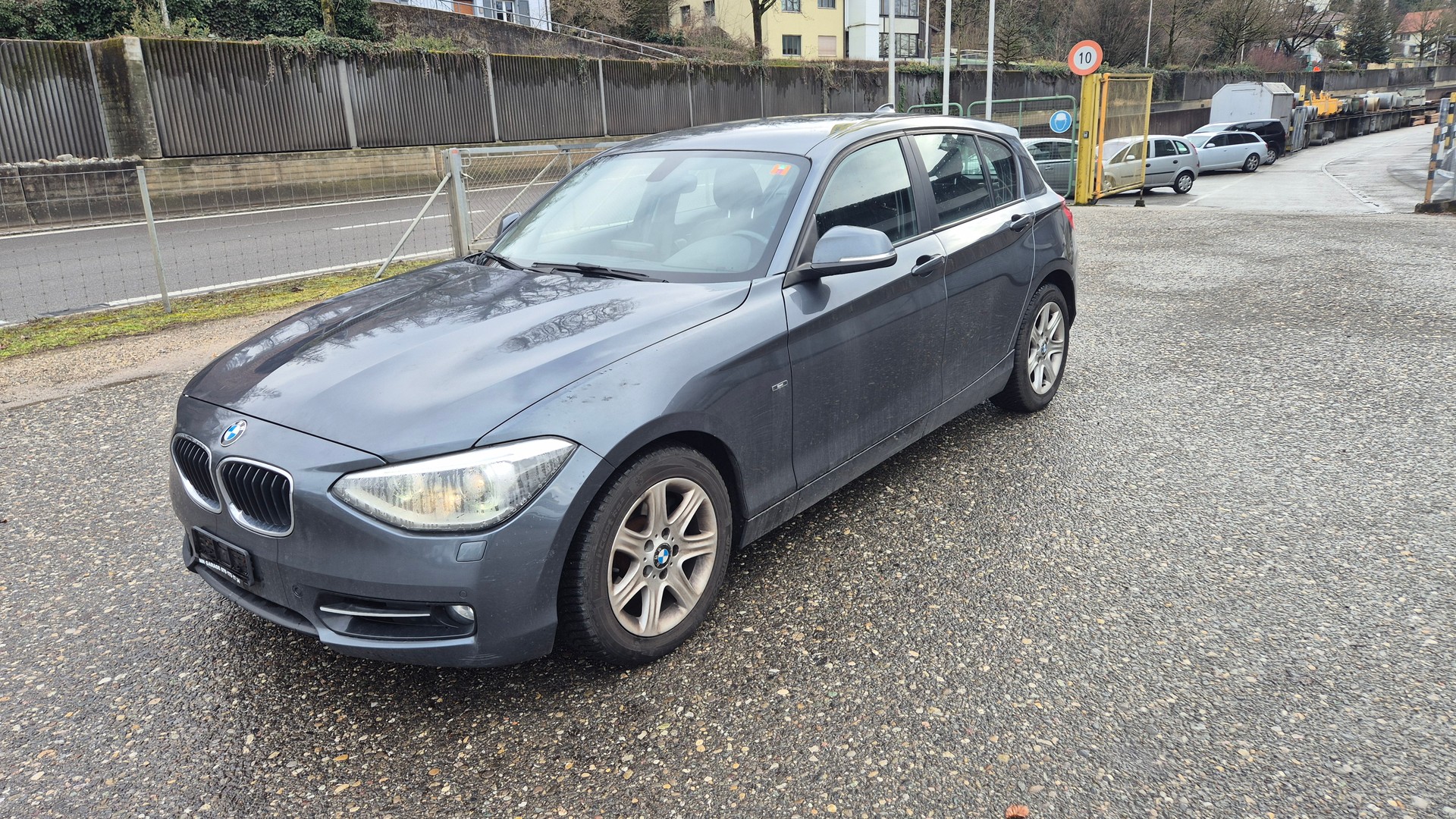 BMW 118i Sport Line Steptronic-image-2