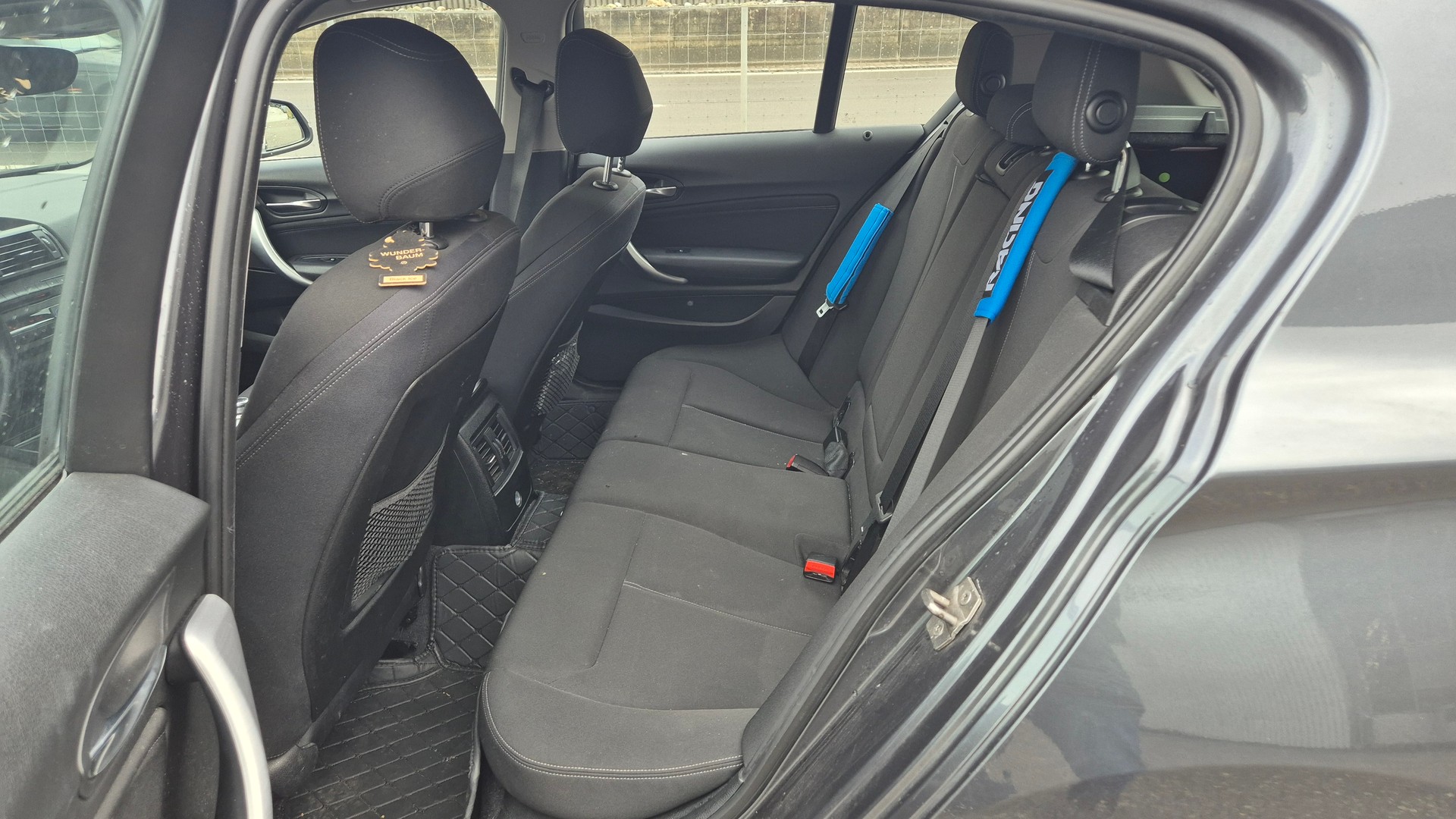 BMW 118i Sport Line Steptronic-image-8