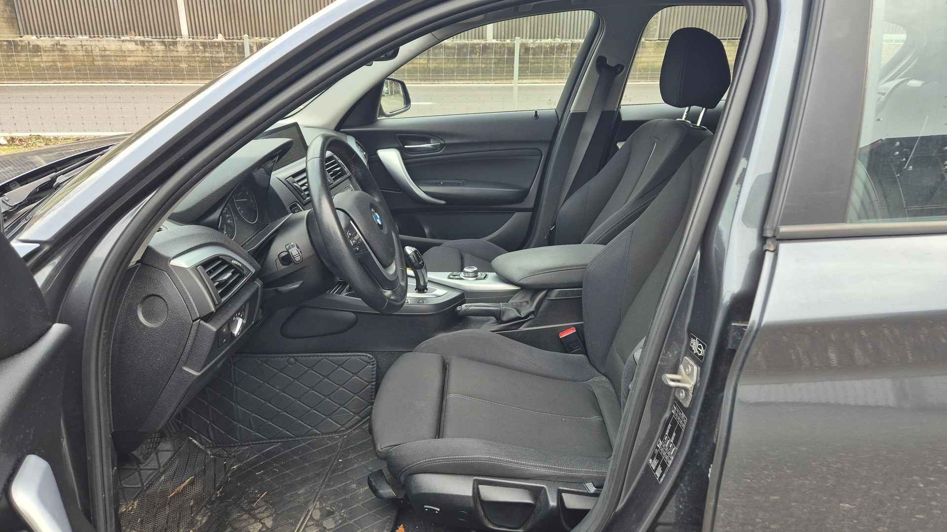 BMW 118i Sport Line Steptronic-image-7