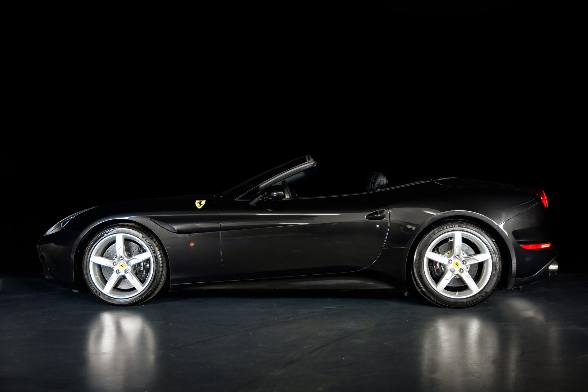 FERRARI California 3.9 V8 T-showroom-element-3
