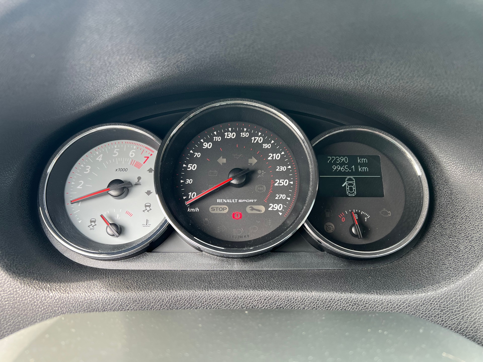 RENAULT Mégane Coupé 2.0 16V Turbo RS-image-11