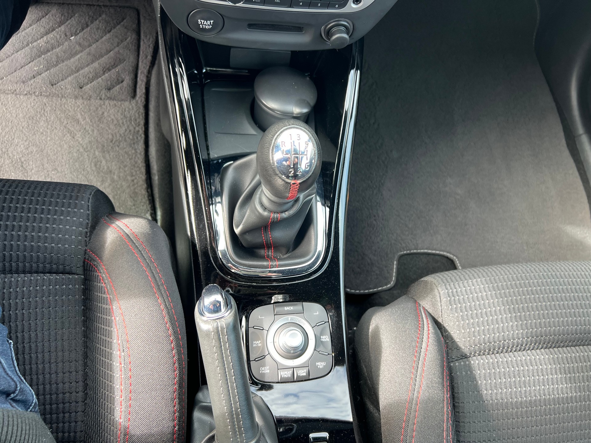 RENAULT Mégane Coupé 2.0 16V Turbo RS-image-15