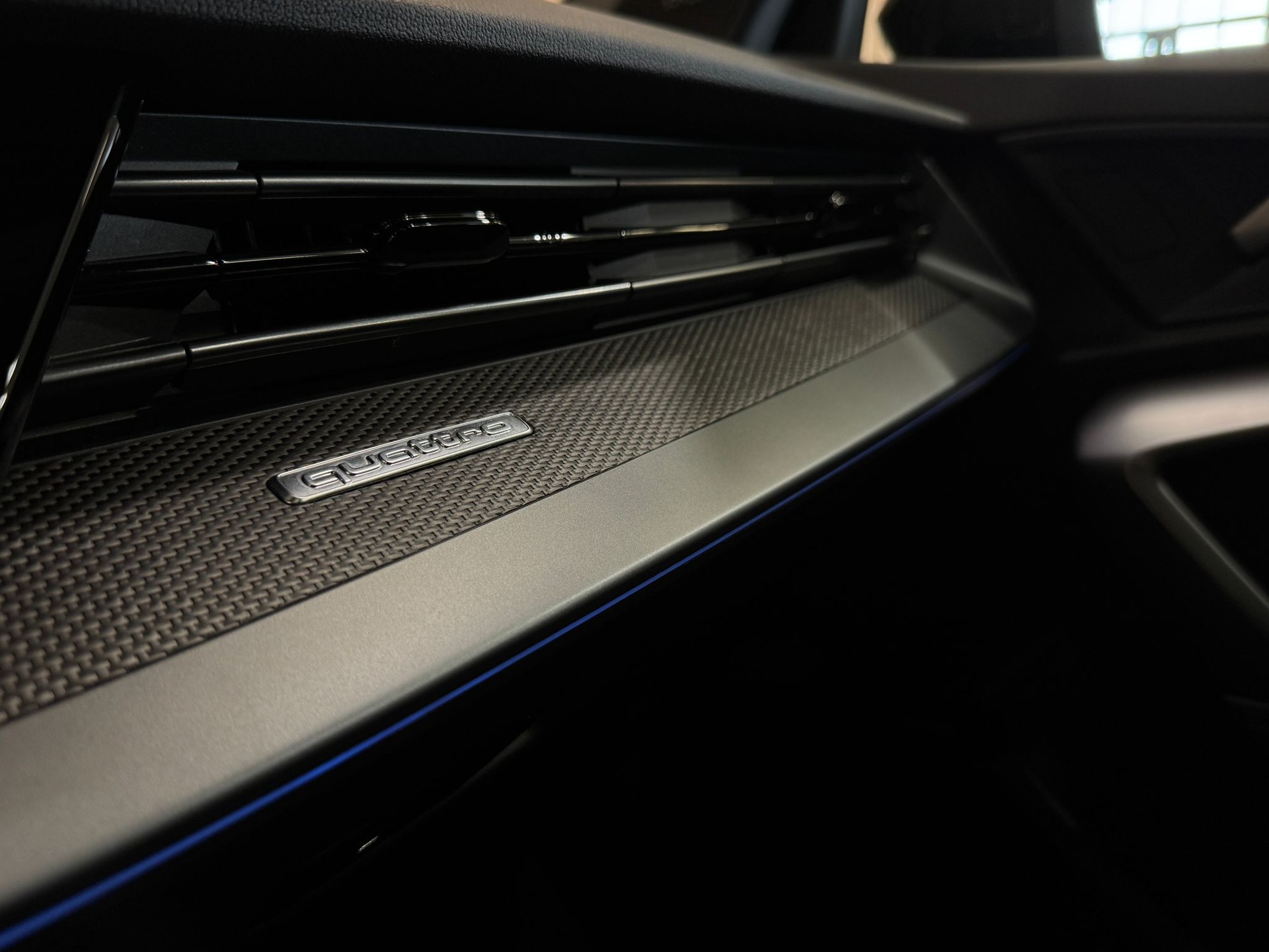 AUDI RS3 Sportback 2.5 TSI competition limited quattro S-tronic *Verde Kyalami*-image-21