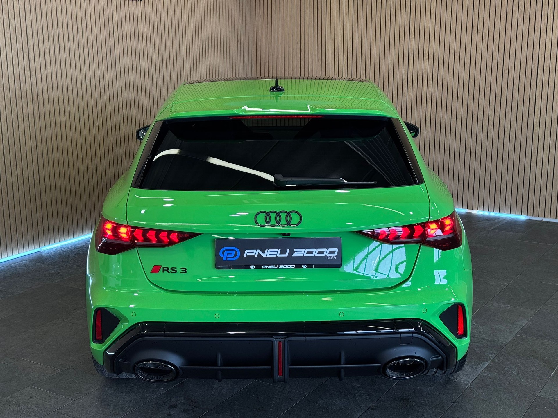 AUDI RS3 Sportback 2.5 TSI competition limited quattro S-tronic *Verde Kyalami*-image-4