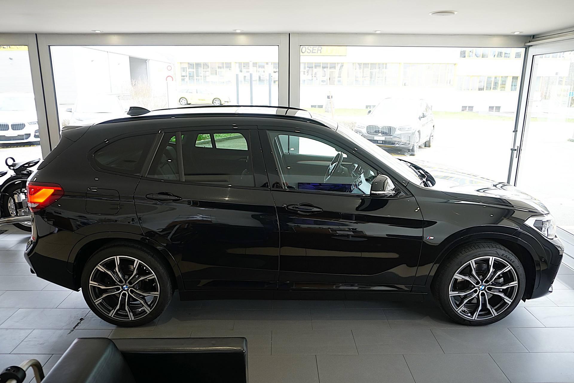 BMW X1 xDrive 20d M Sport Steptronic-showroom-element-3