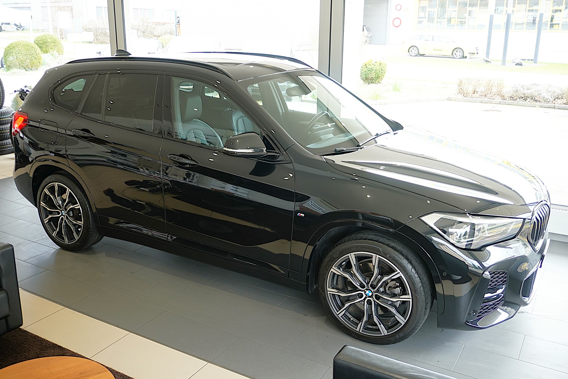 BMW X1 xDrive 20d M Sport Steptronic-showroom-element-2
