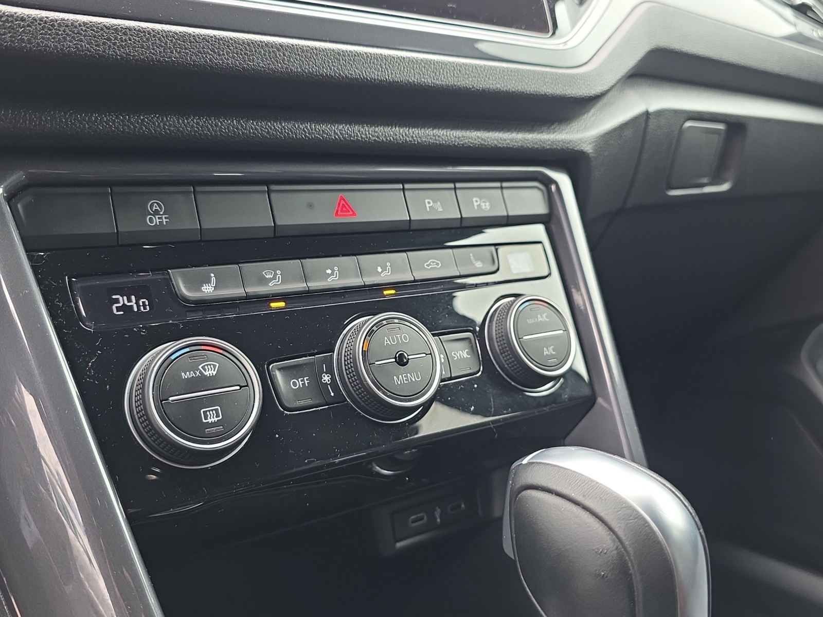 VW T-Roc 2.0 TSI Sport R-Line DSG 4Motion-image-13