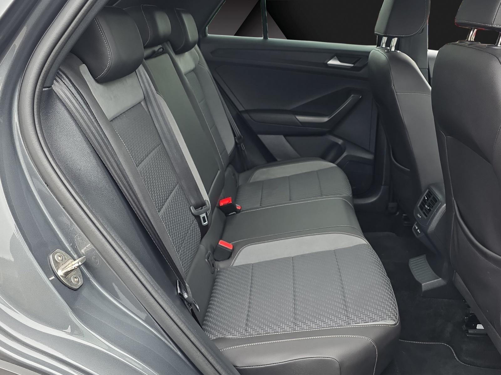 VW T-Roc 2.0 TSI Sport R-Line DSG 4Motion-image-17