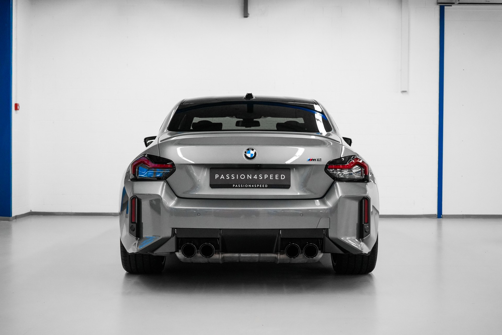 BMW M2 Steptronic-showroom-element-3