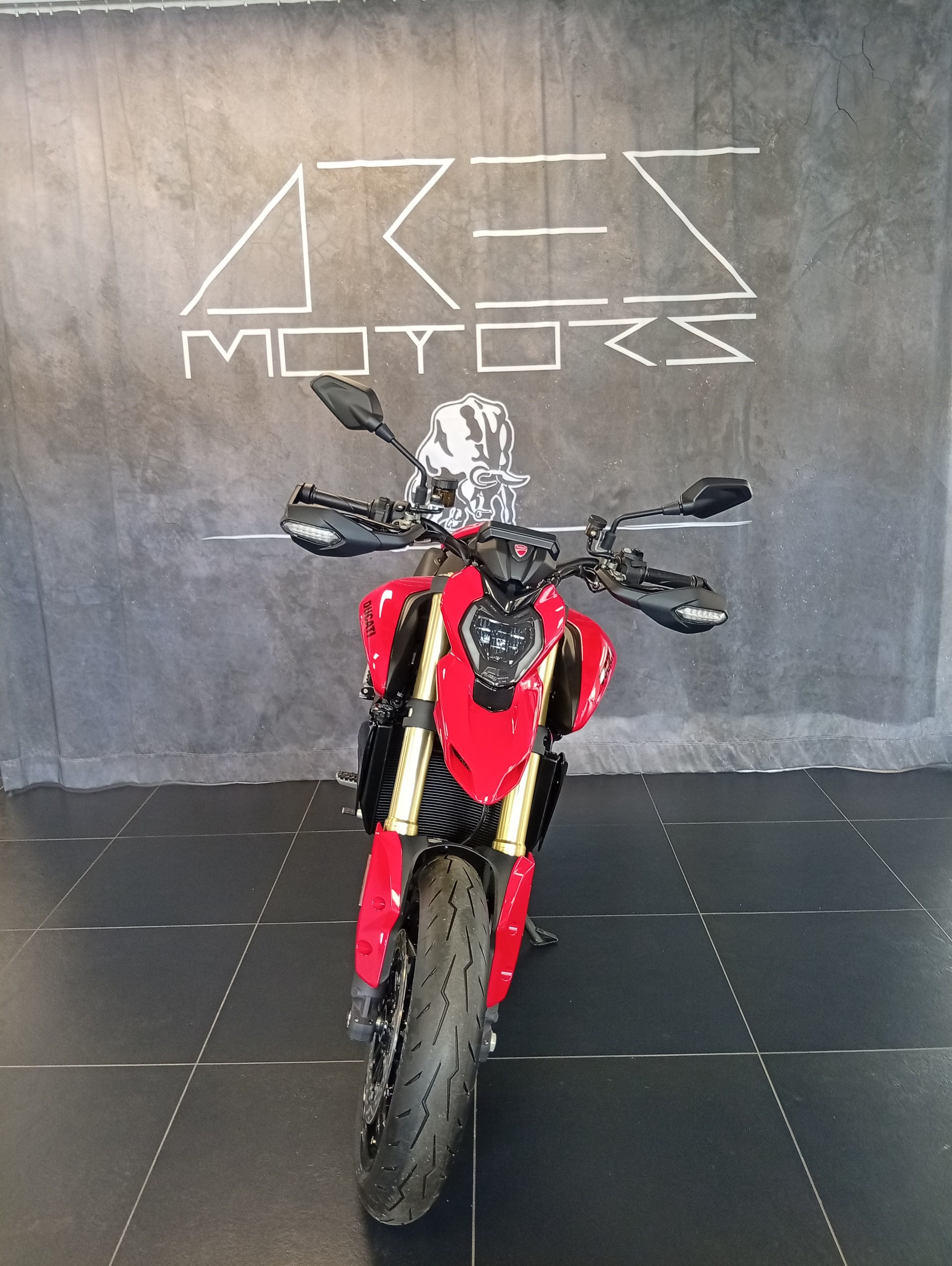DUCATI HYPERMOTARD V2-image-2
