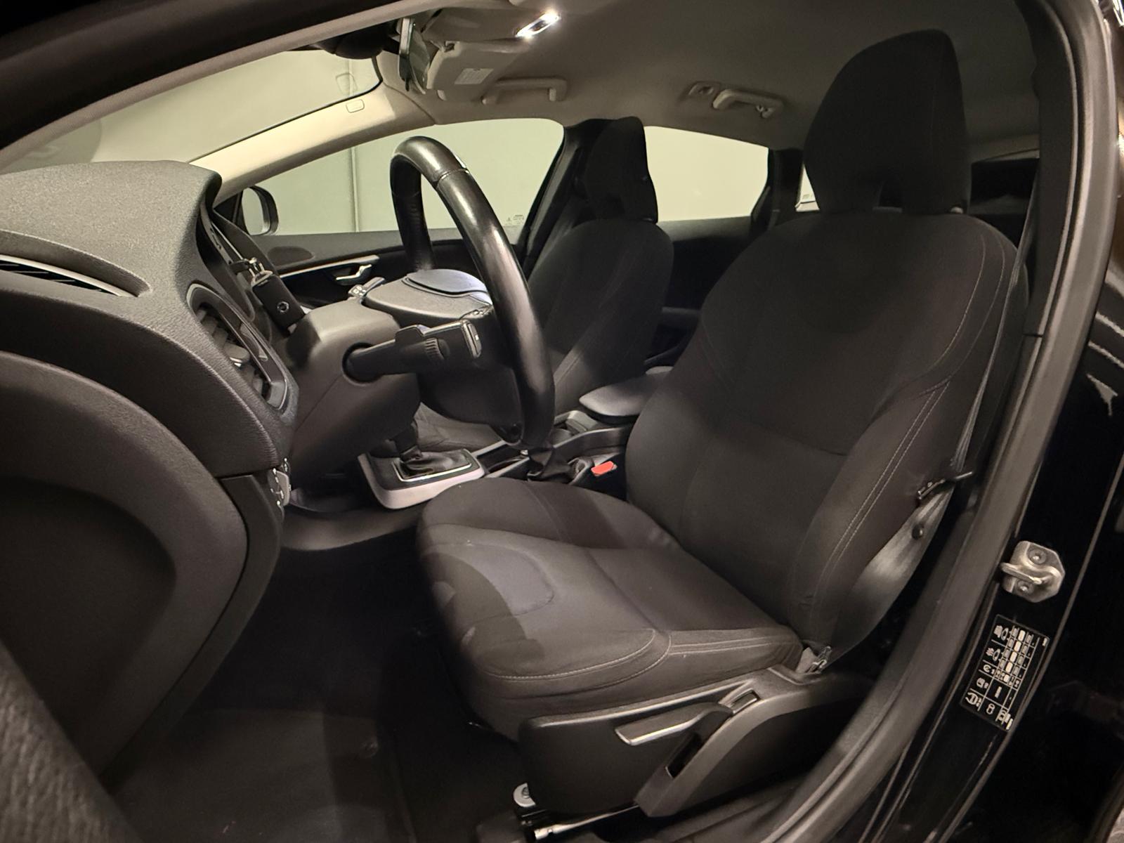 VOLVO V40 D2 Powershift-image-10
