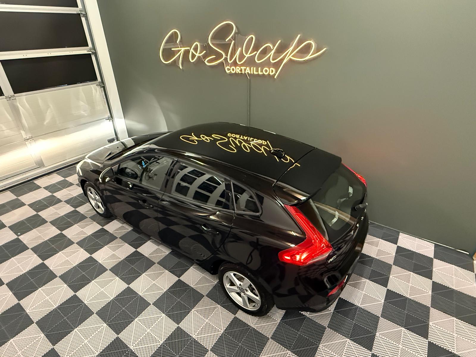 VOLVO V40 D2 Powershift-showroom-element-2