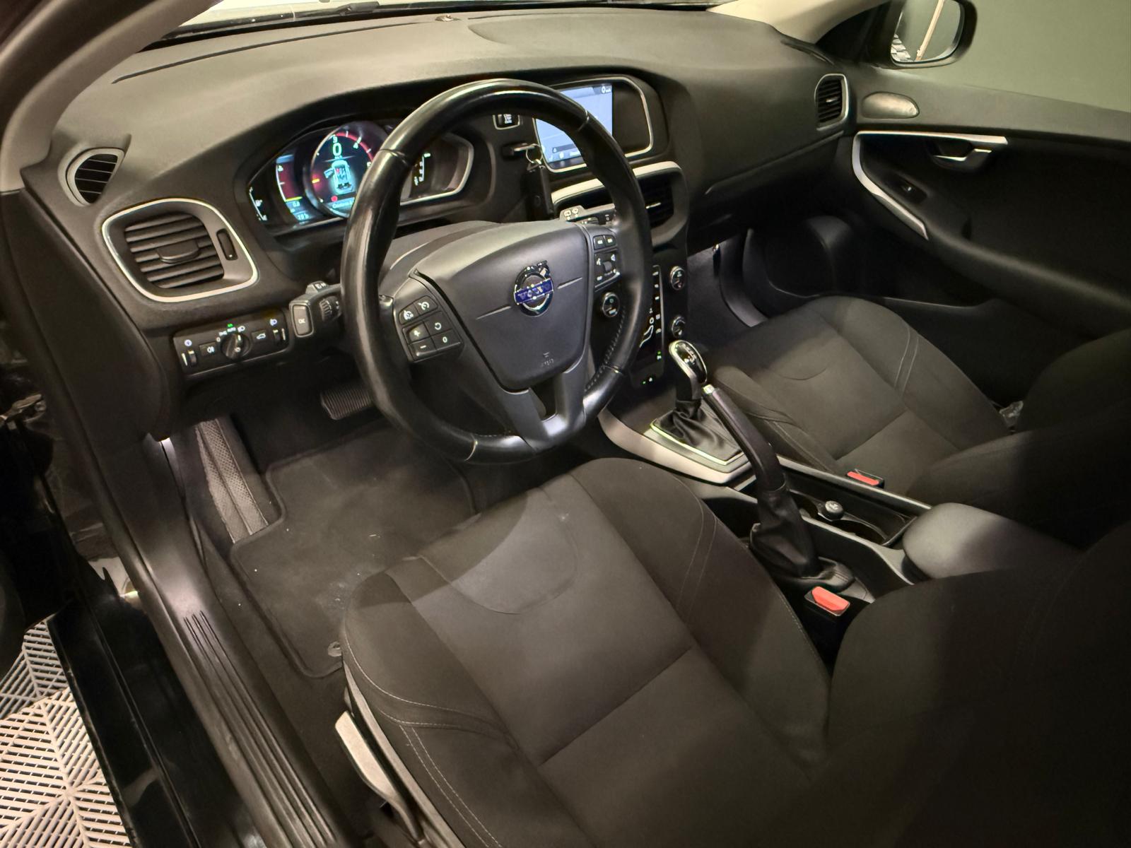 VOLVO V40 D2 Powershift-showroom-element-1