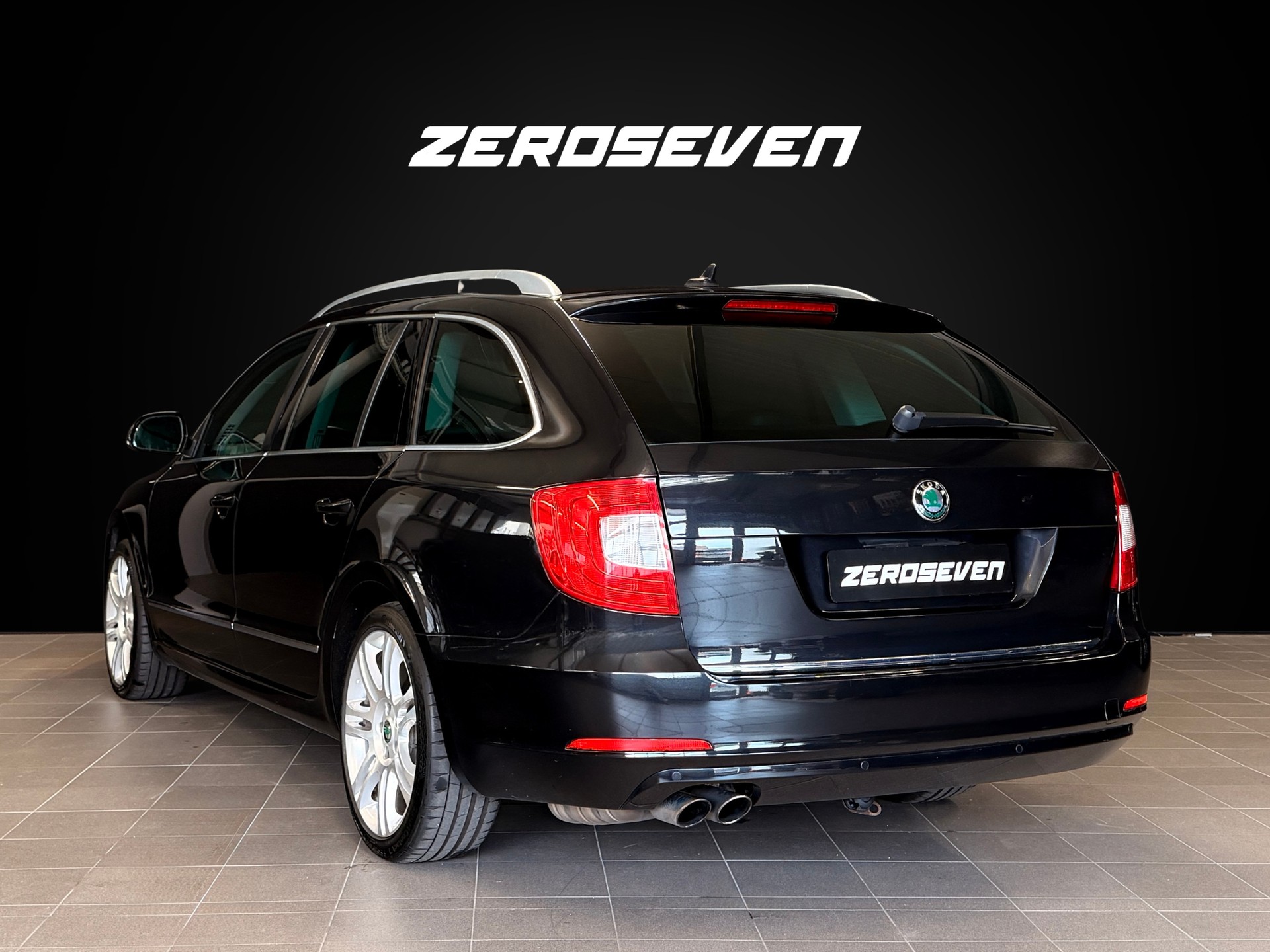 SKODA Superb Combi 2.0 TDi Elegance 4x4 DSG-image-4