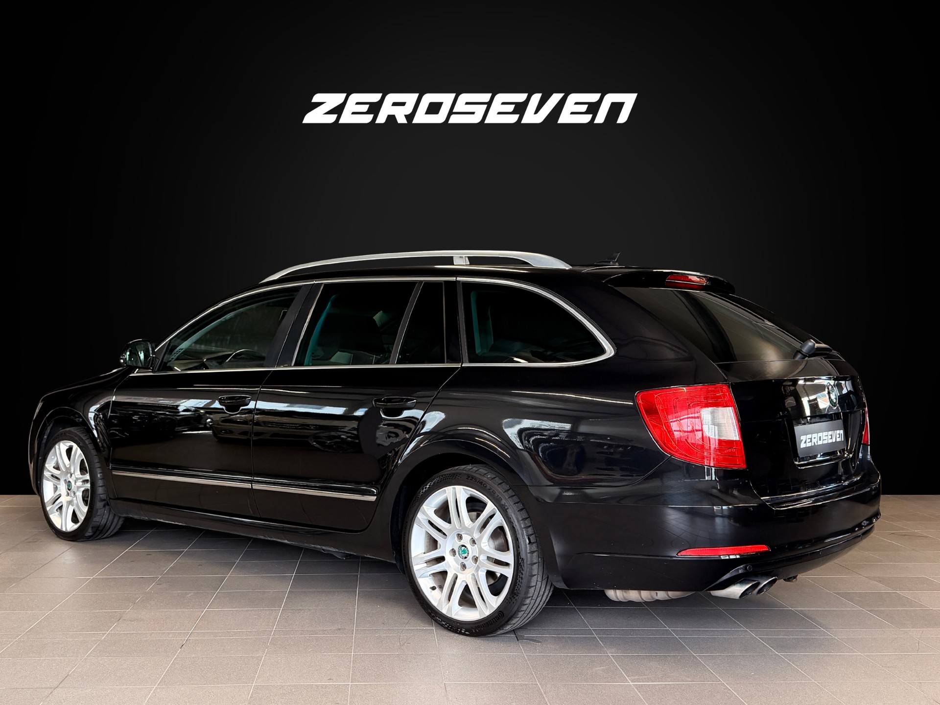 SKODA Superb Combi 2.0 TDi Elegance 4x4 DSG-showroom-element-3
