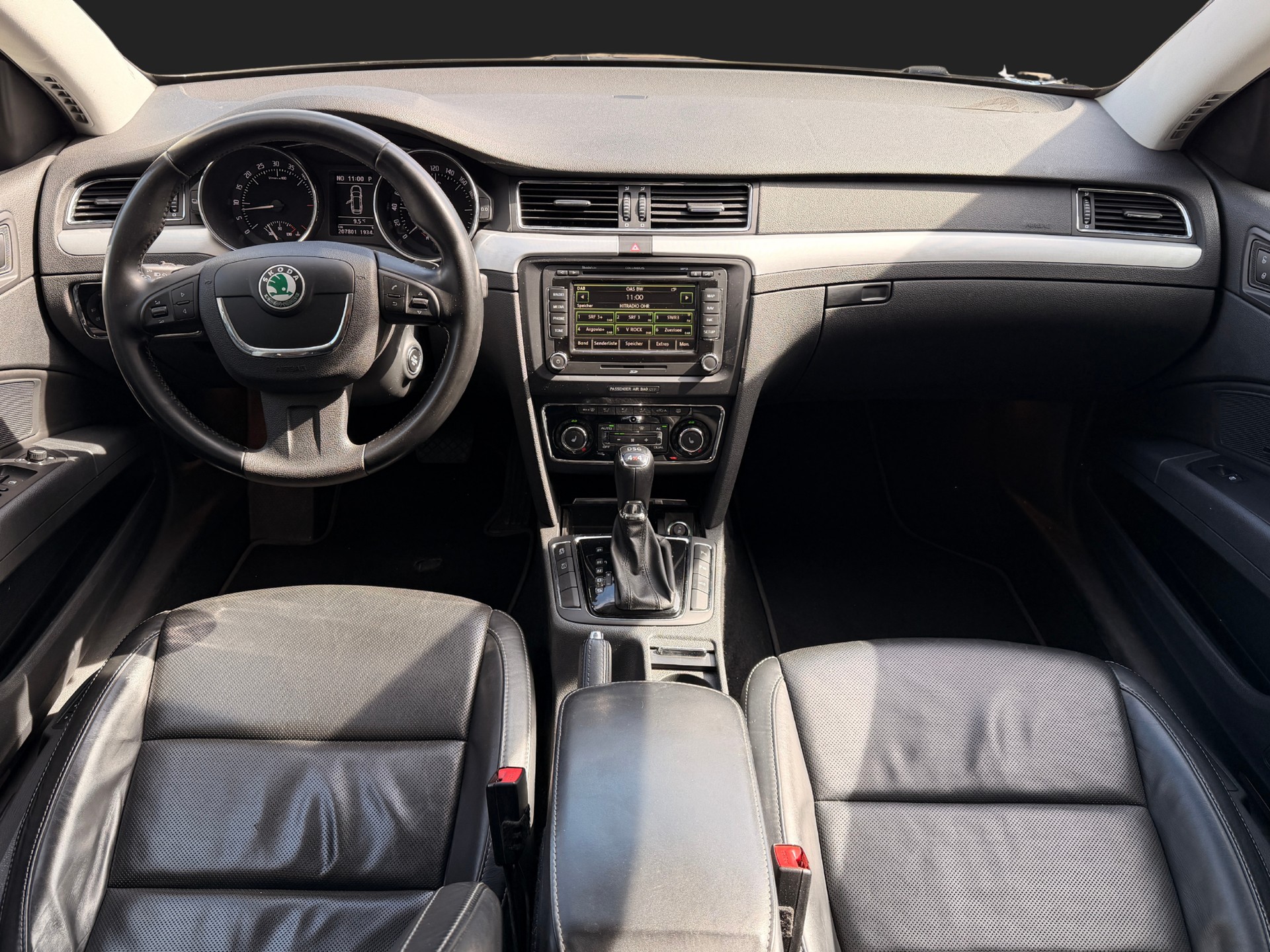 SKODA Superb Combi 2.0 TDi Elegance 4x4 DSG-image-15