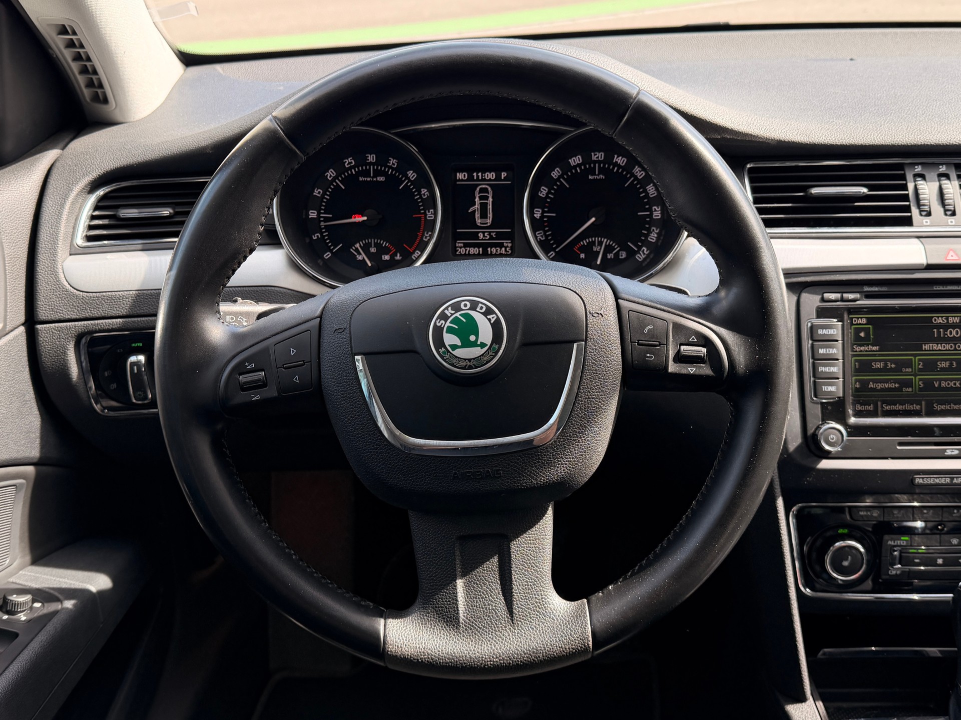 SKODA Superb Combi 2.0 TDi Elegance 4x4 DSG-image-16