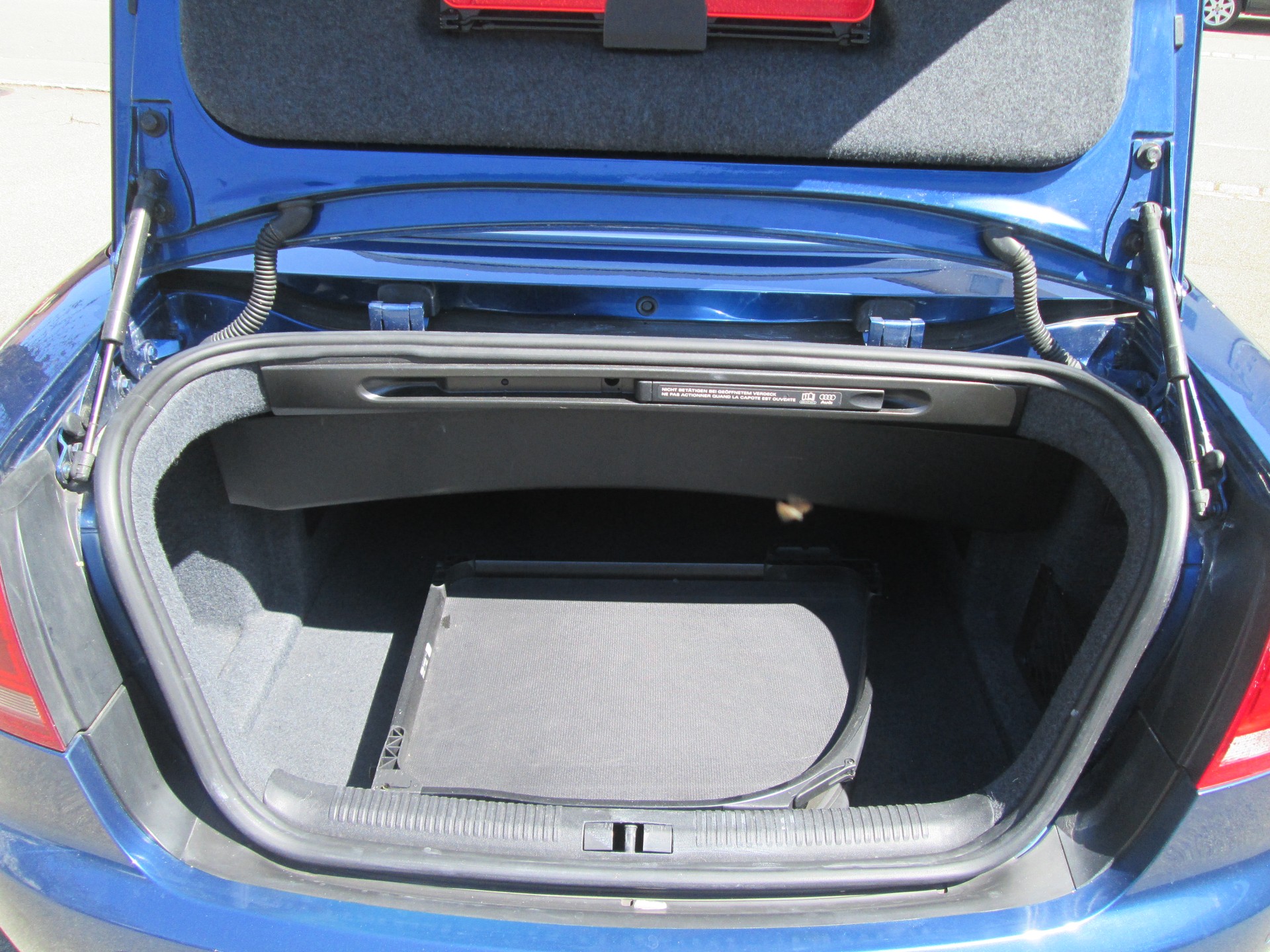AUDI A4 Cabriolet 1.8 Turbo-image-9