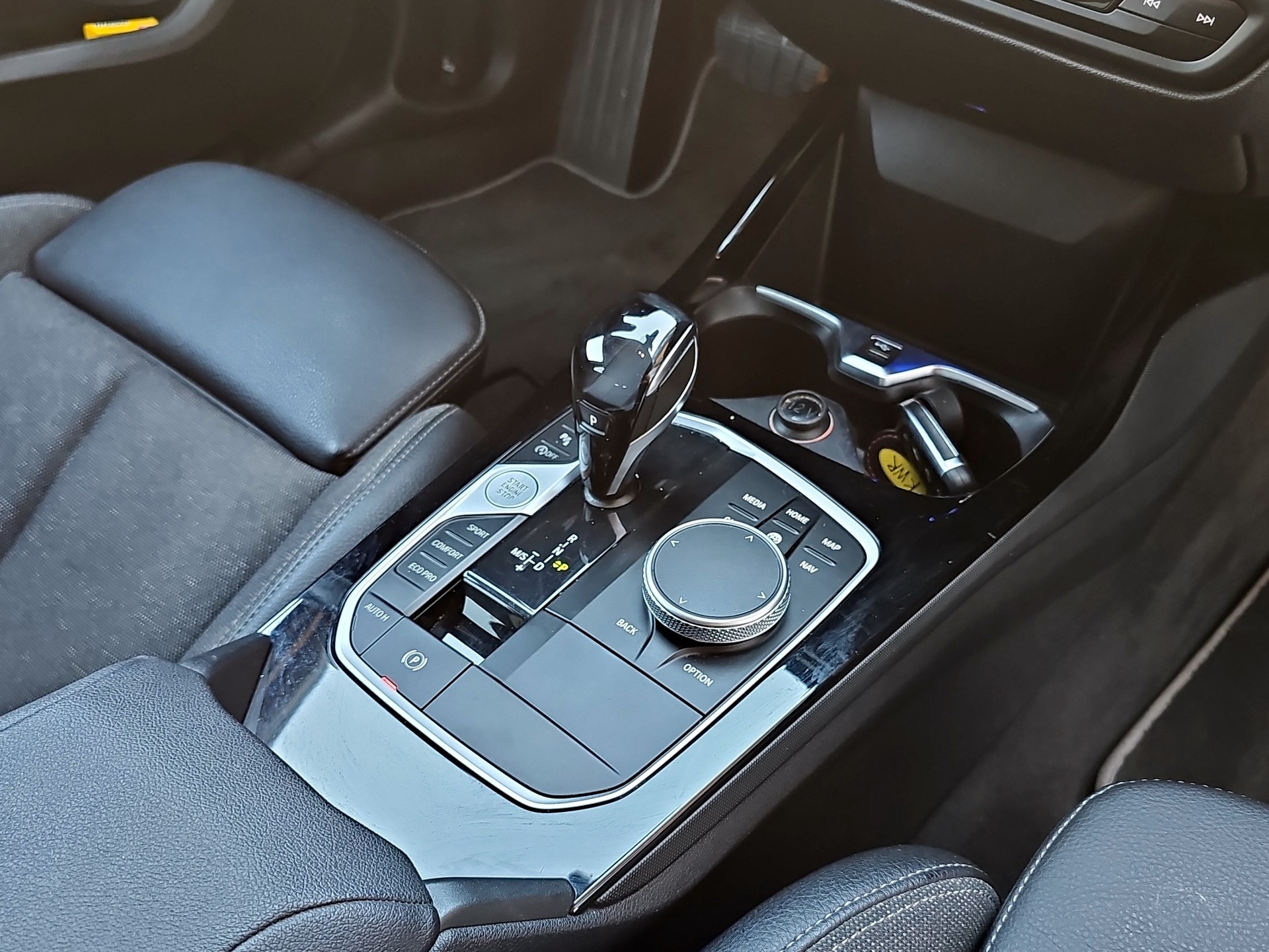BMW 120i Sport Line Steptronic-image-24