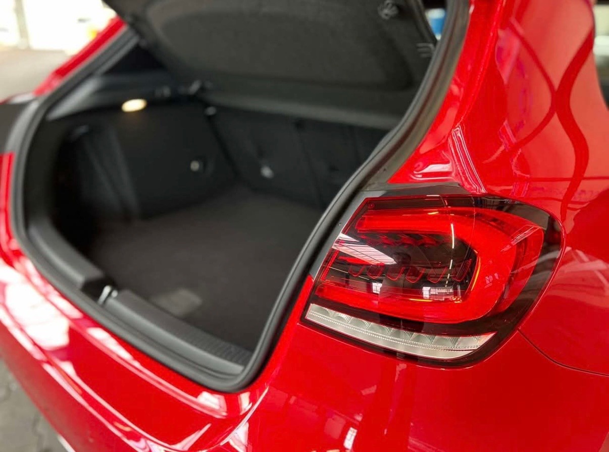 MERCEDES-BENZ A 200 Progressive-image-9