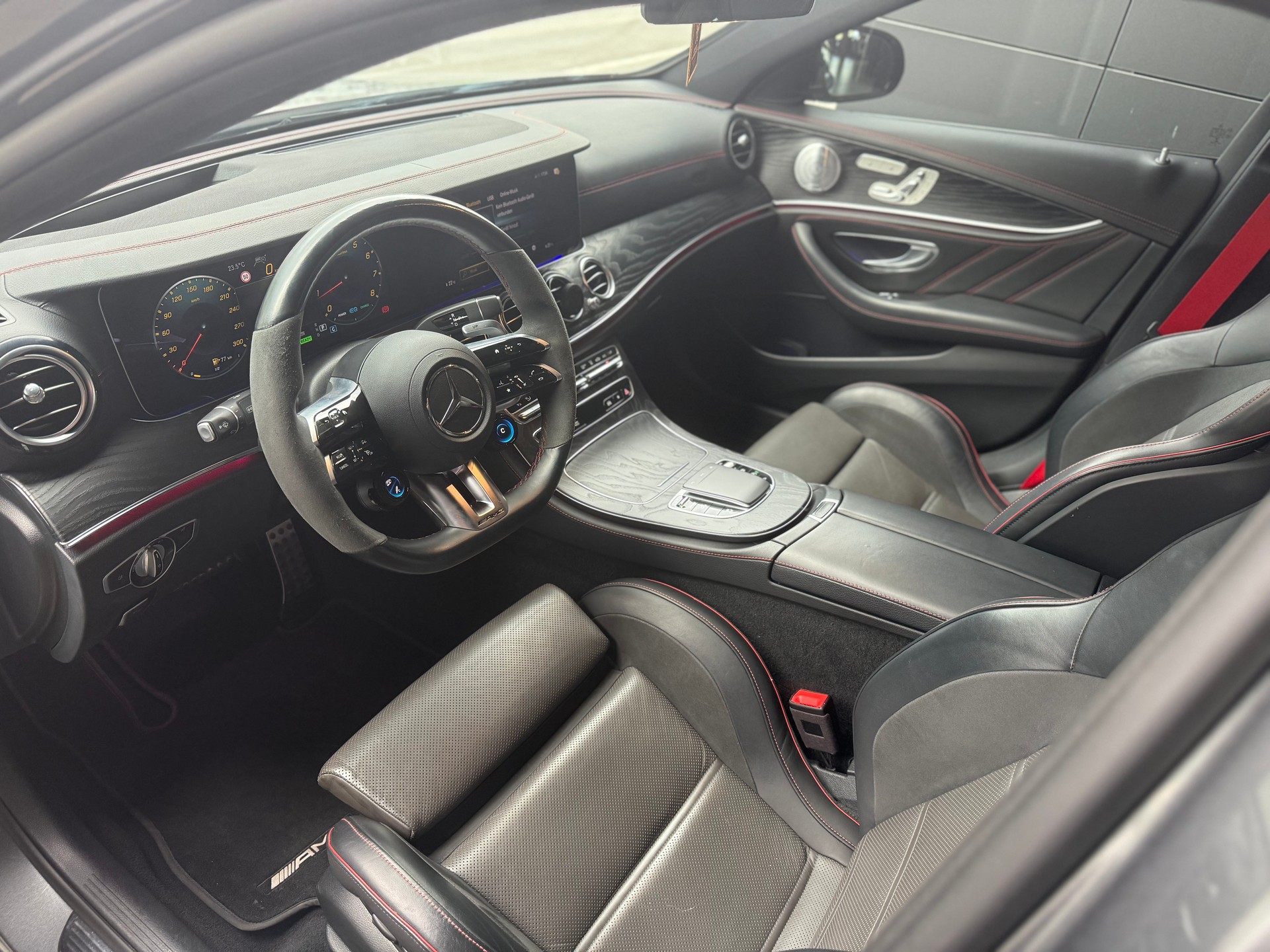 MERCEDES-BENZ AMG E 53 4Matic+ Speedshift 9G-TCT-image-6
