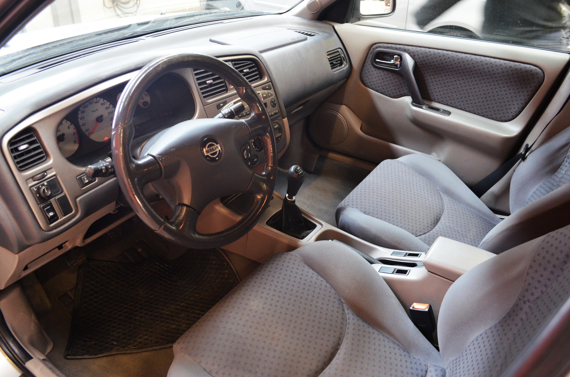 NISSAN Primera 2.0 Elegance Plus-image-8