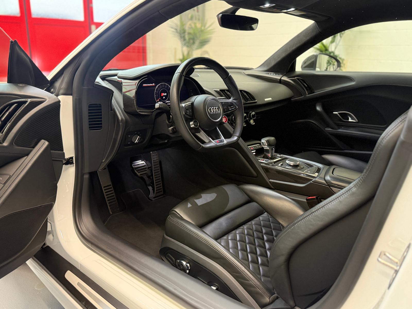 AUDI R8 Coupé 5.2 RWS S-Tronic-image-12