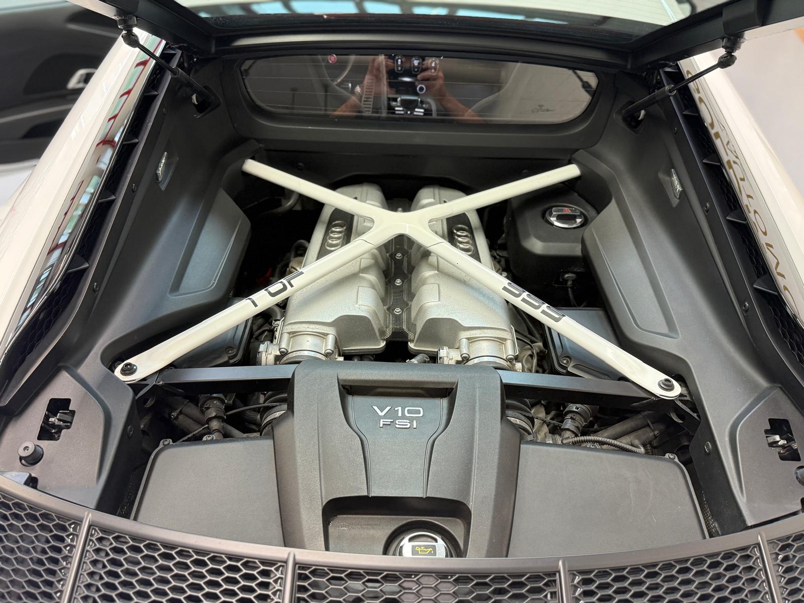 AUDI R8 Coupé 5.2 RWS S-Tronic-image-23