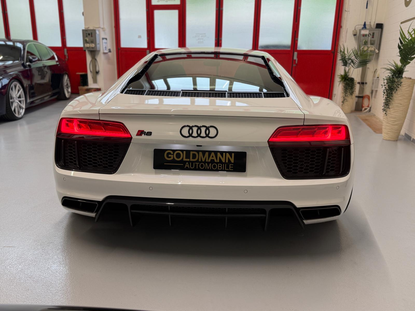 AUDI R8 Coupé 5.2 RWS S-Tronic-image-4