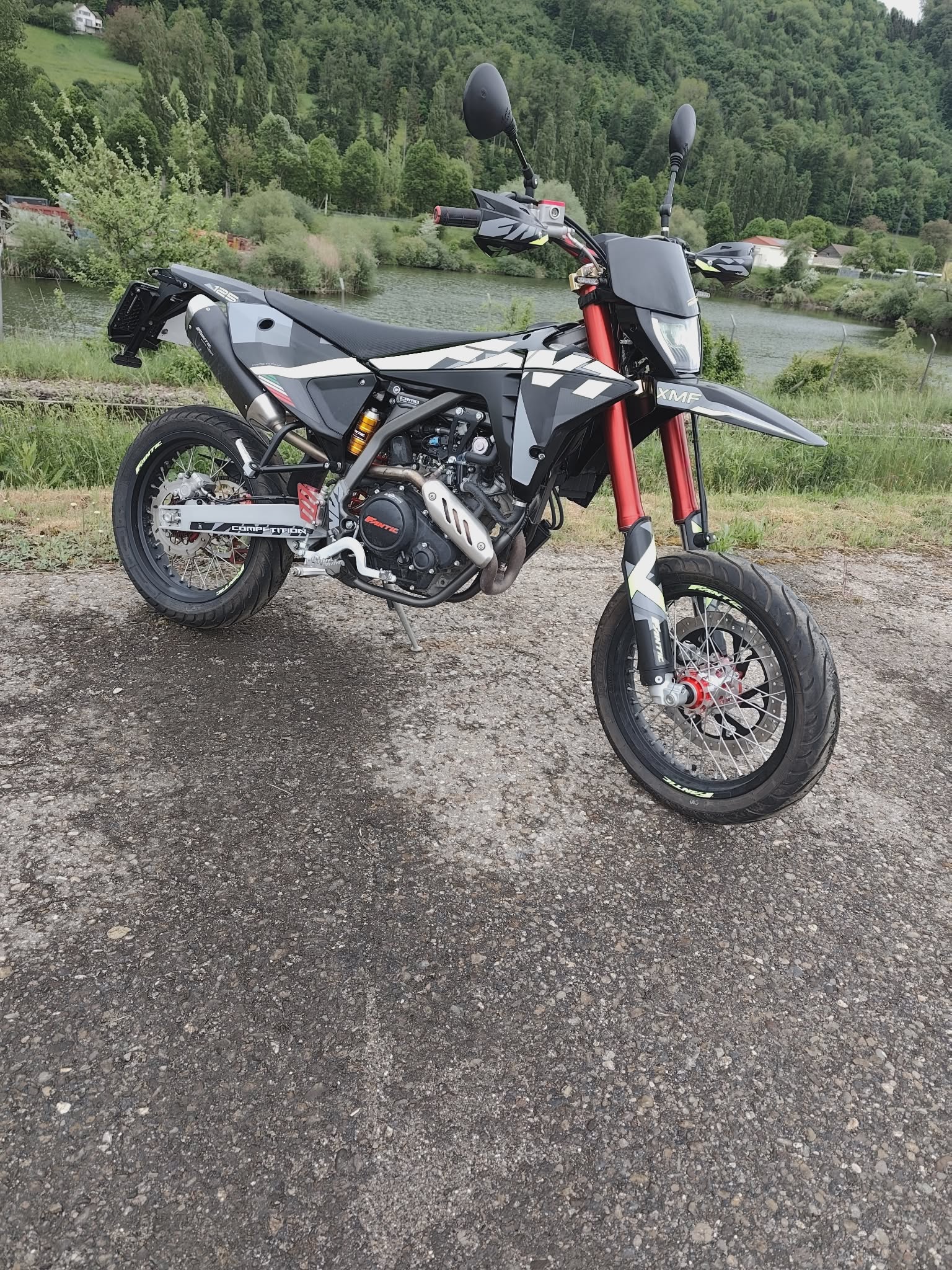 FANTIC XMF 125 Motard-image-0