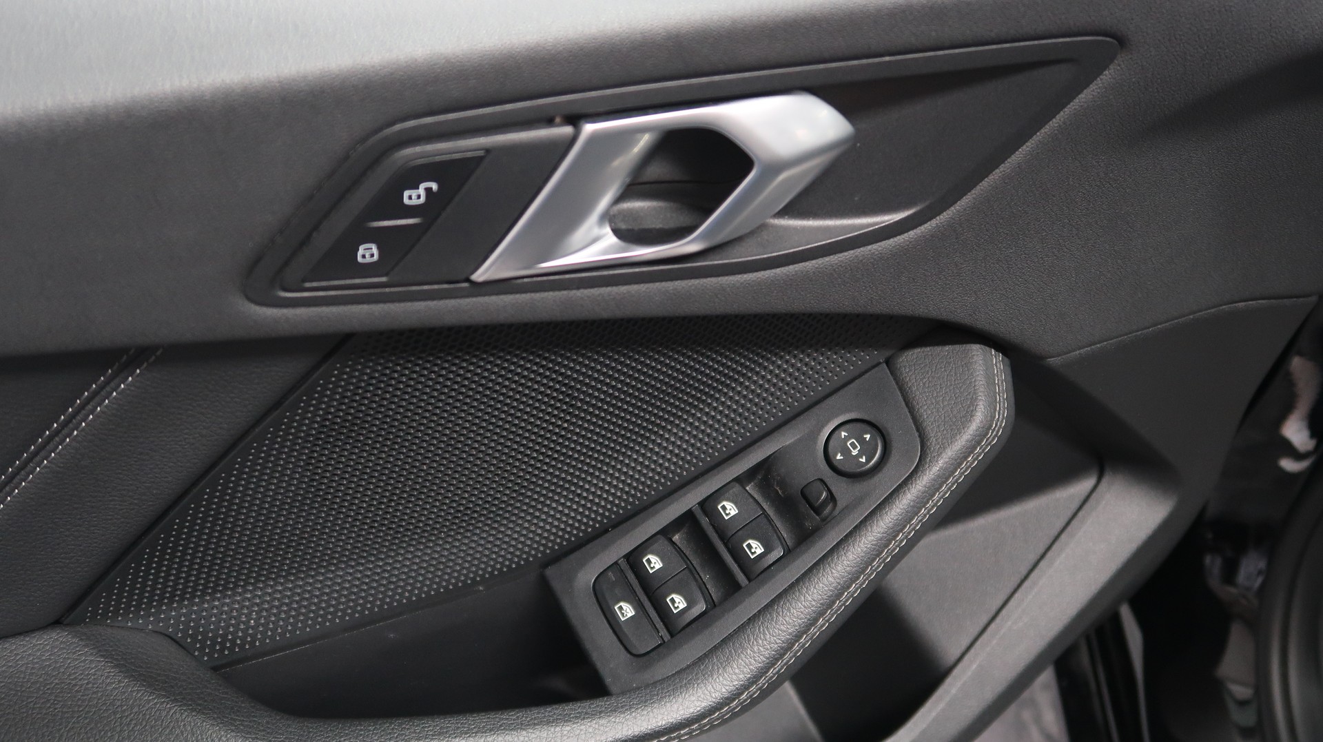 BMW 118i Steptronic / BMW GARANTIE-image-24